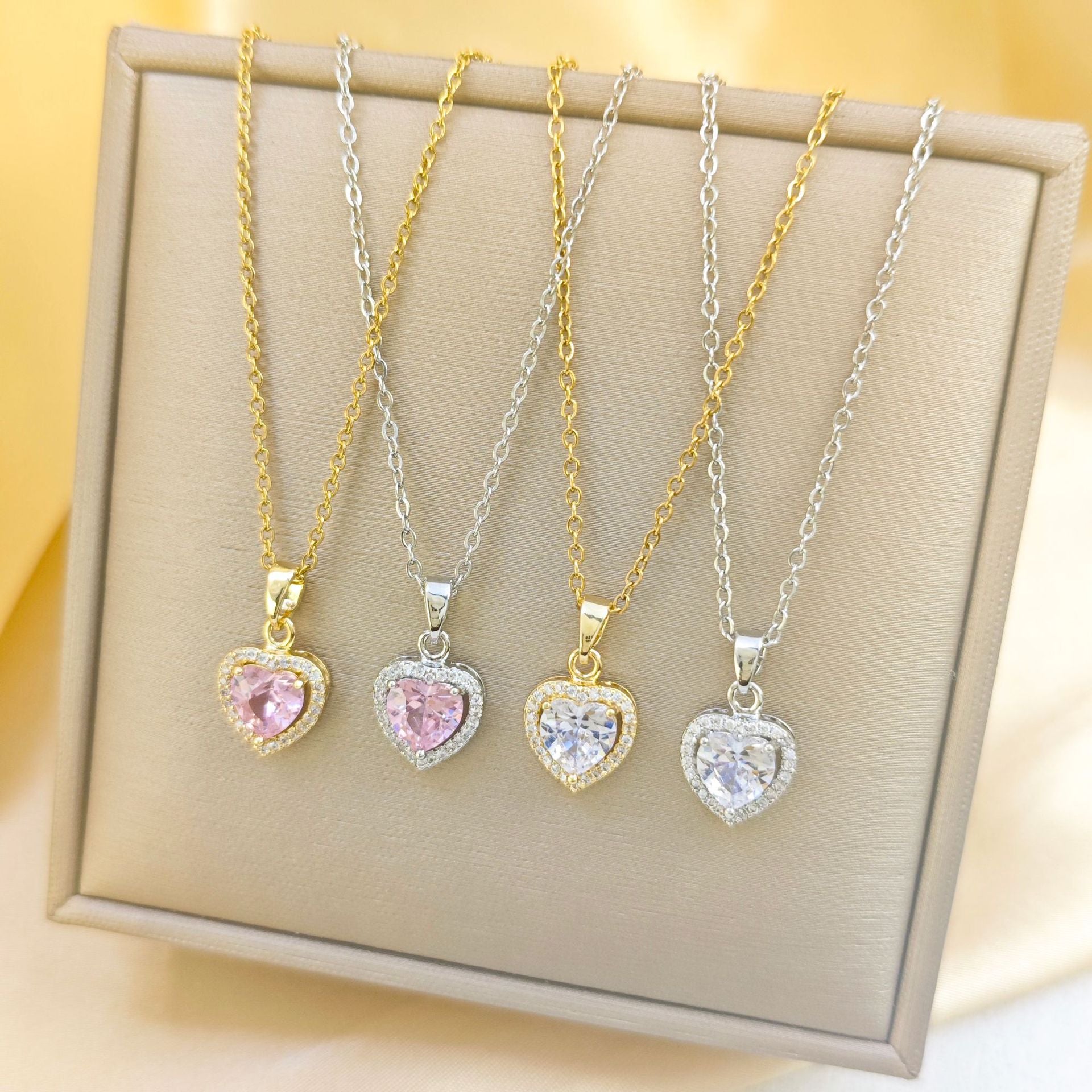 Wholesale Gold Plated Titanium Steel Love Necklace with Zircon Pendant Fashion Accessory