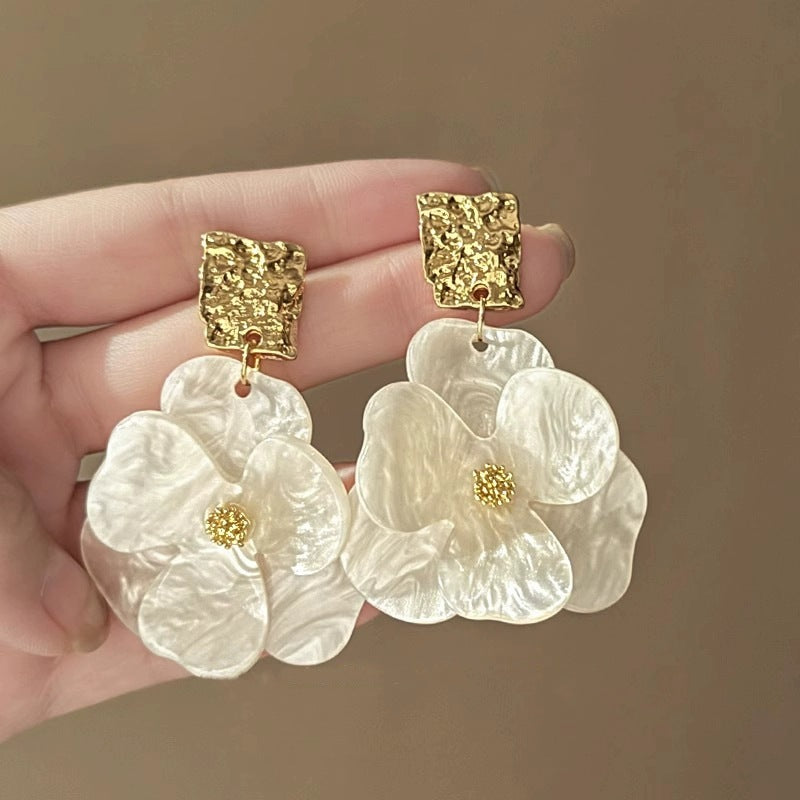 Wholesale French Style Acrylic Flower Stud Earrings Coffee Color Jewelry Accessory for Party Boutique Resale