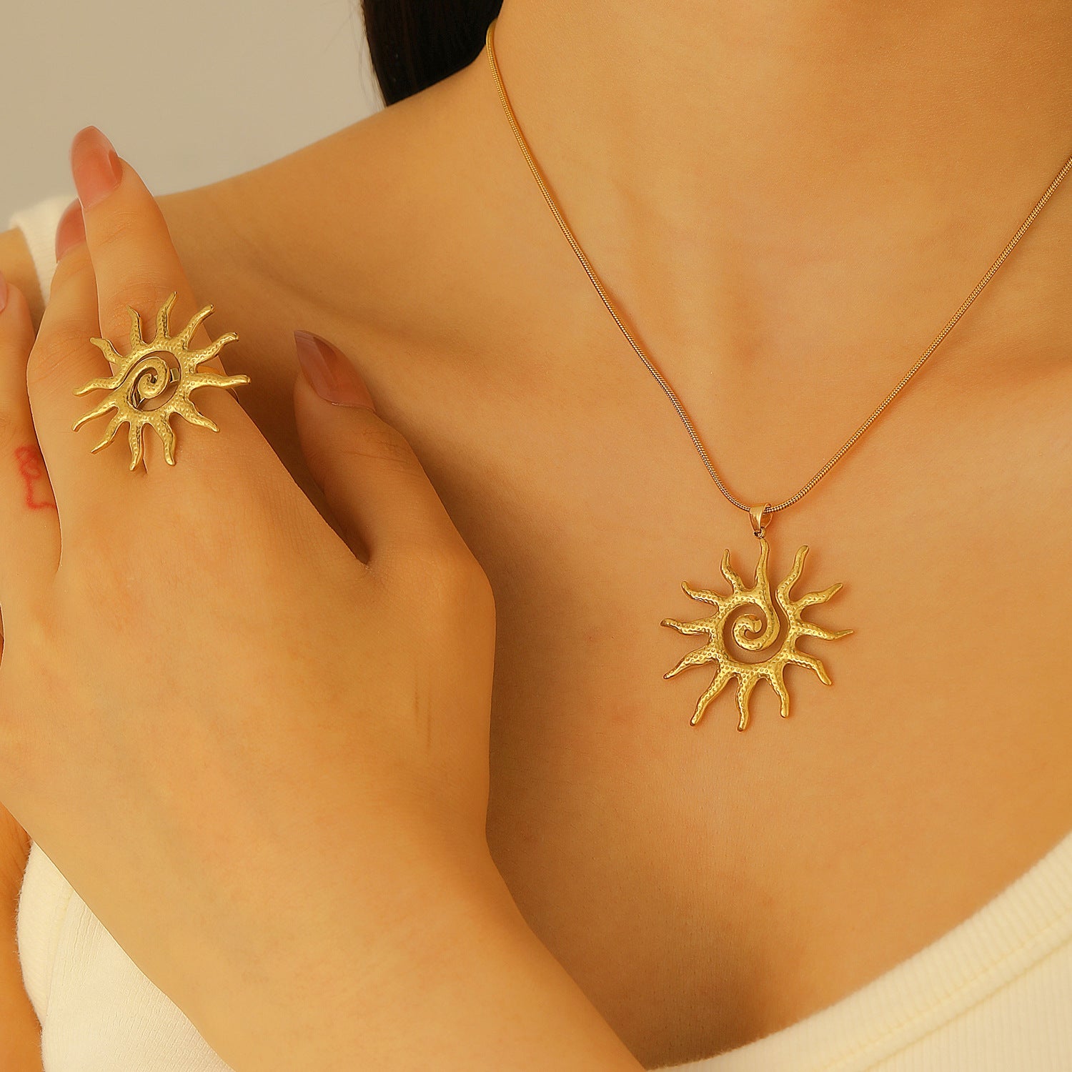 Wholesale Stainless Steel Hammer Spiral Sun Pendant Necklace  Ring