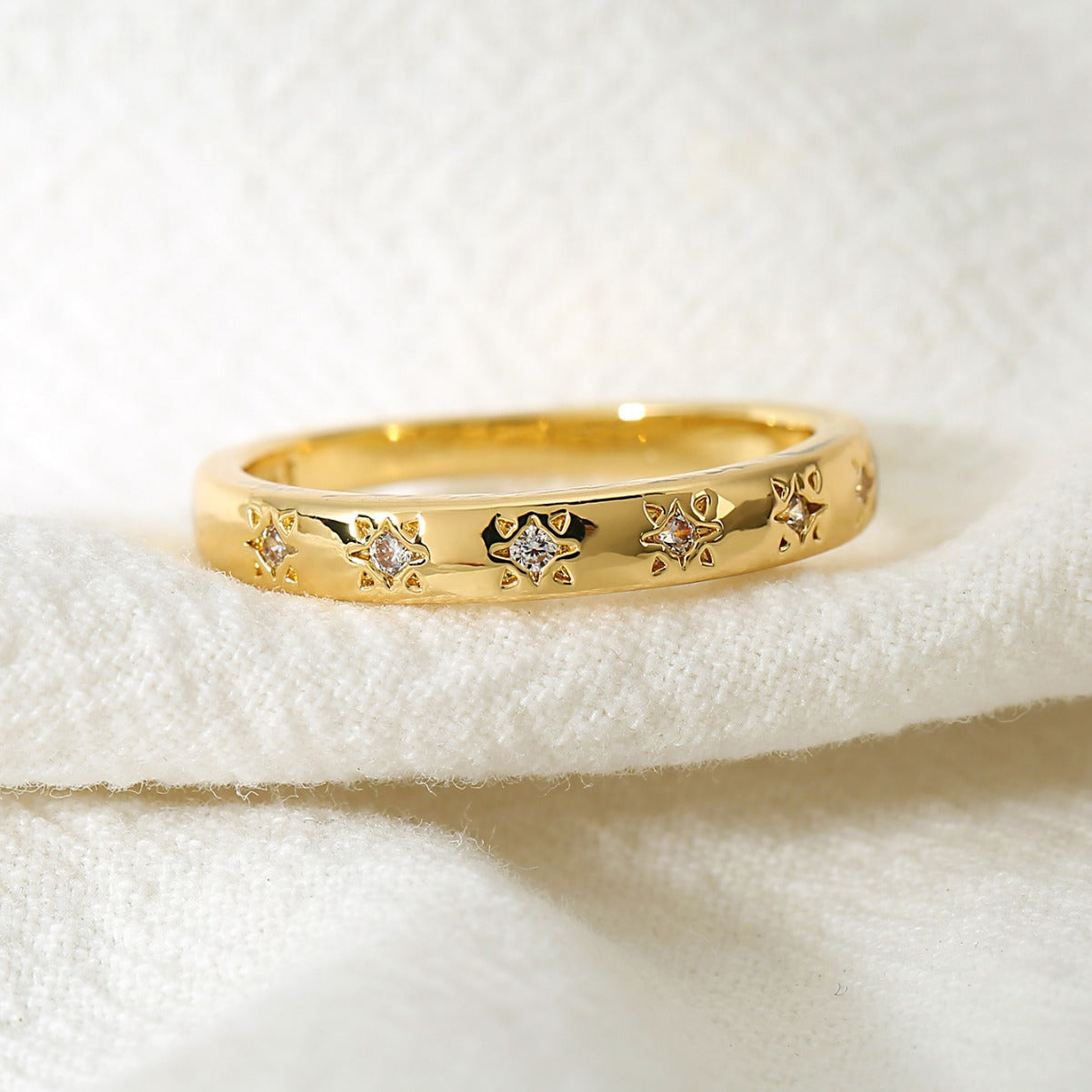 Wholesale  Light Luxury Copper Inlaid Zircon Ring