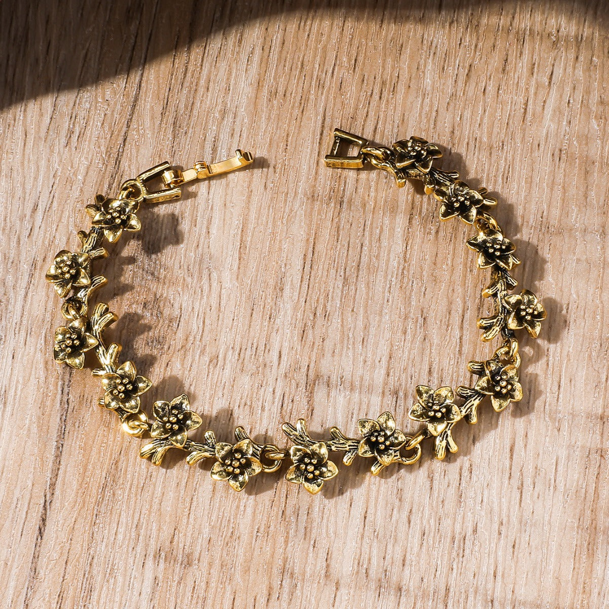 Wholesale Small flower and tree bracelet vintage jewelry bracelet