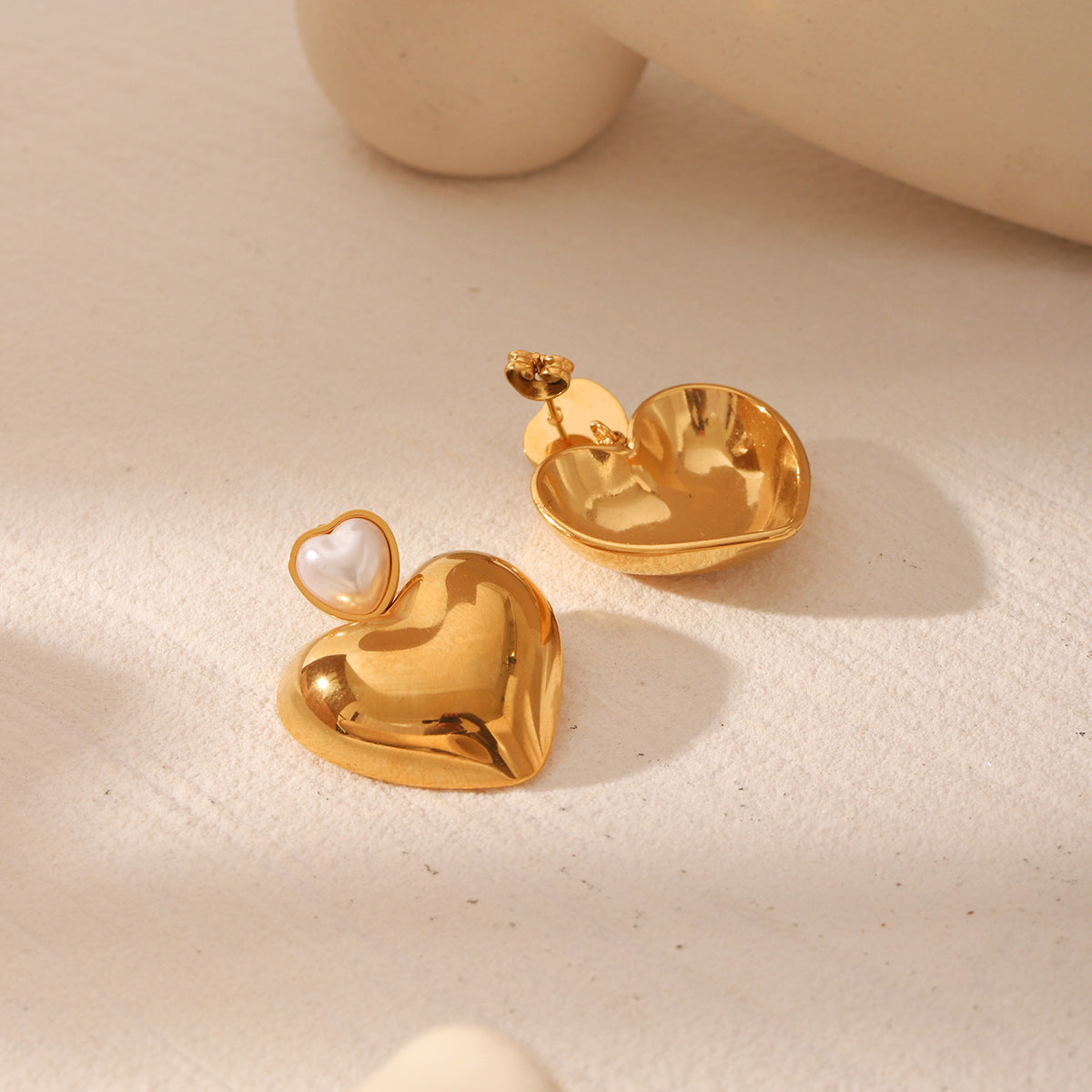 Wholesale fashion titanium steel earrings  18k gold pearl love earrings