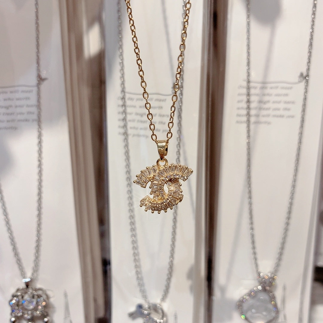 Wholesale Titanium Steel Zircon Blingbling Double C-shaped Light Luxury Necklace