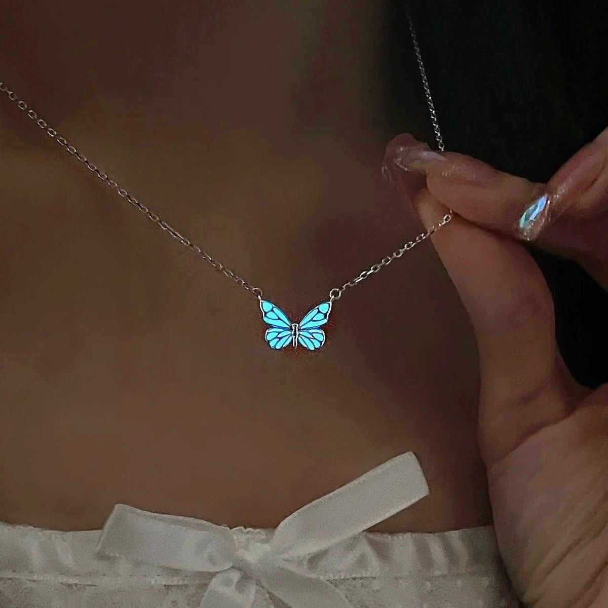 Wholesale Luminous Blue Butterfly Necklace Fashion Jewelry Accessory Zinc Alloy Electroplated Chic Party Gift