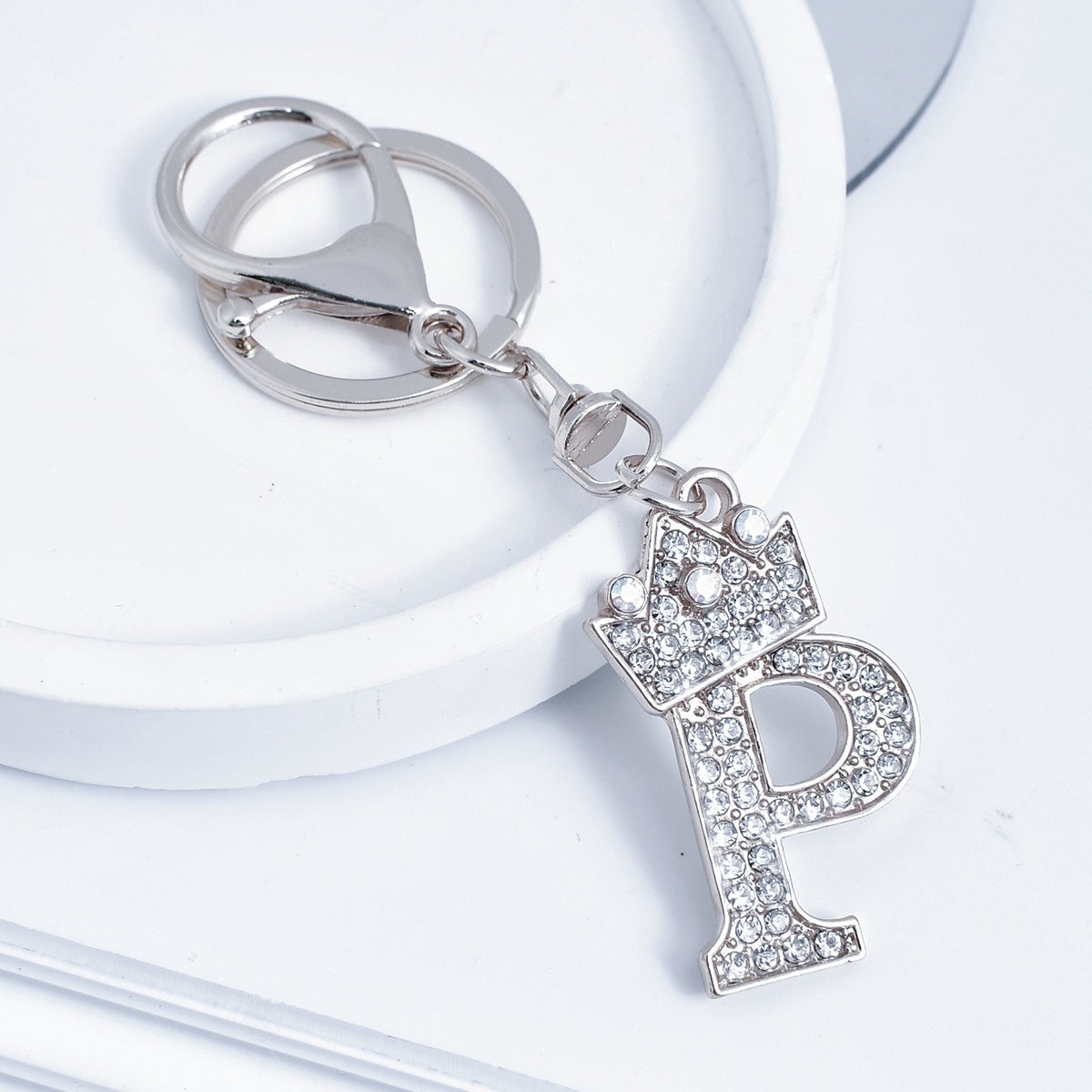 Wholesale Stylish Rhinestone 26 Letter Keychain Zinc Alloy Silver Metal Pendant Car Backpack Accessory Fashion Jewelry Gift For Resale