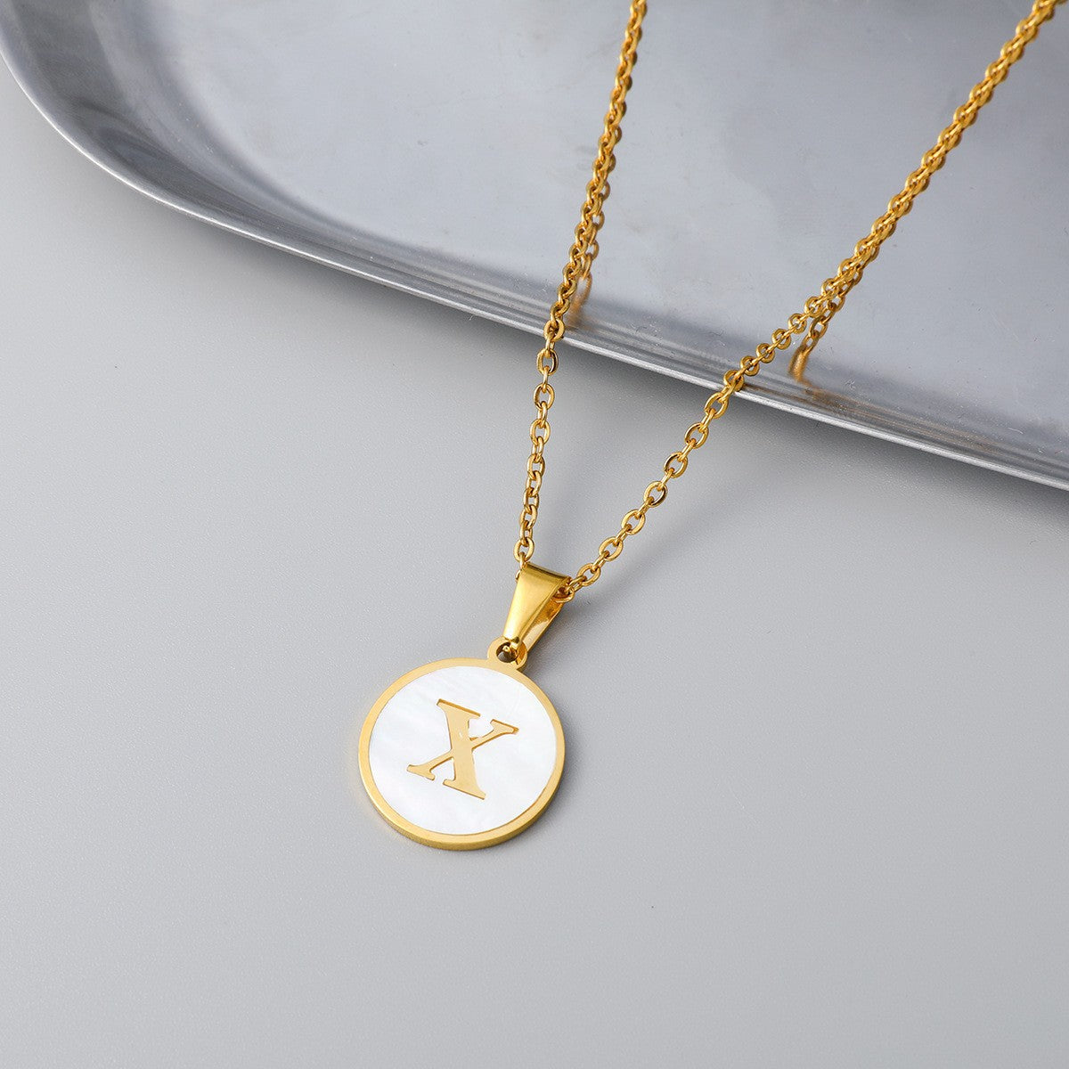 Wholesale Round Stainless Steel Gold Plated Letter Pendant Necklace for Women Fashion Accessory Gift