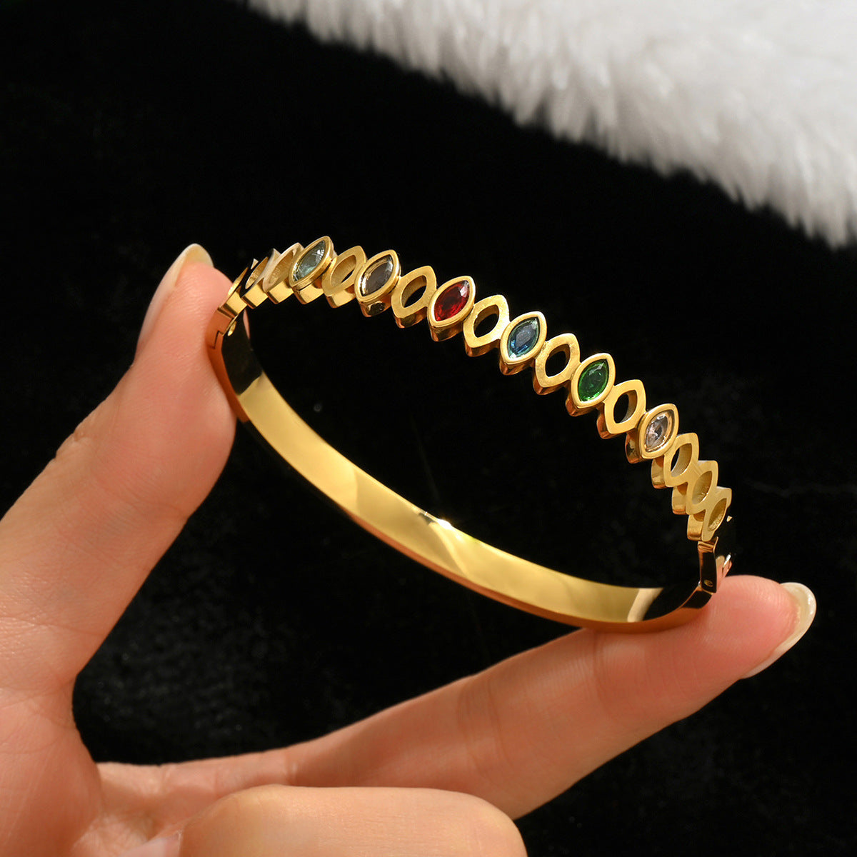 Wholesale Titanium Steel Gold Electroplated Studded Bracelet Set Fashion Jewelry Accessory
