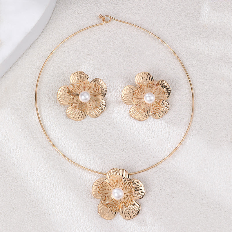 Wholesale  Alloy Flower Pendant Necklace
