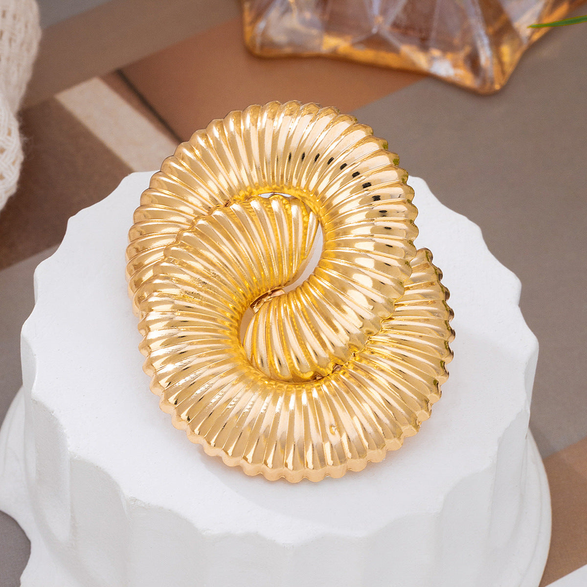 Wholesale Goldtone Iron Alloy Geometric Coil Spring Brooch For Women Party Streetwear Gift