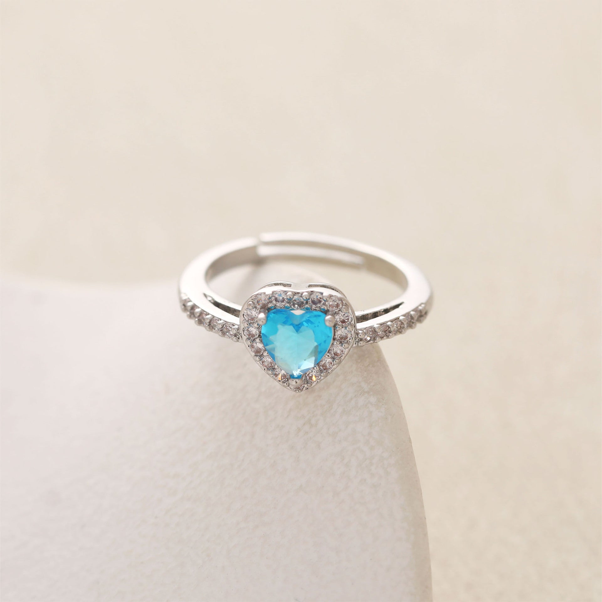 Wholesale copper material single color rhinestone love ring