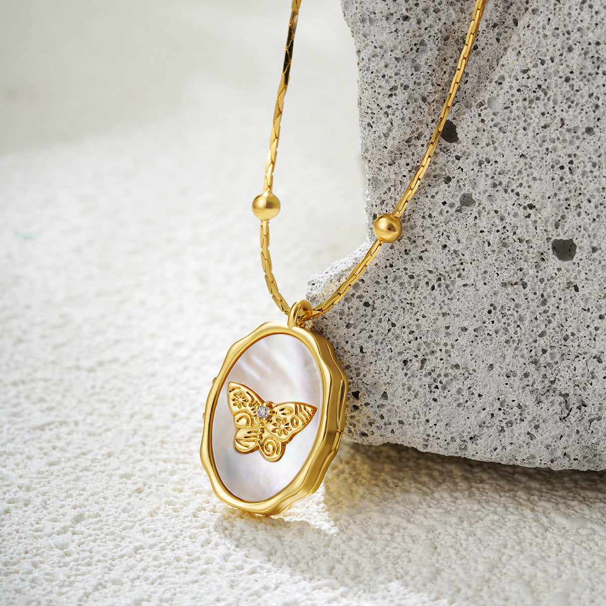 Wholesale angel diamond pearl shell butterfly necklace opening and closing photo album neck chain
