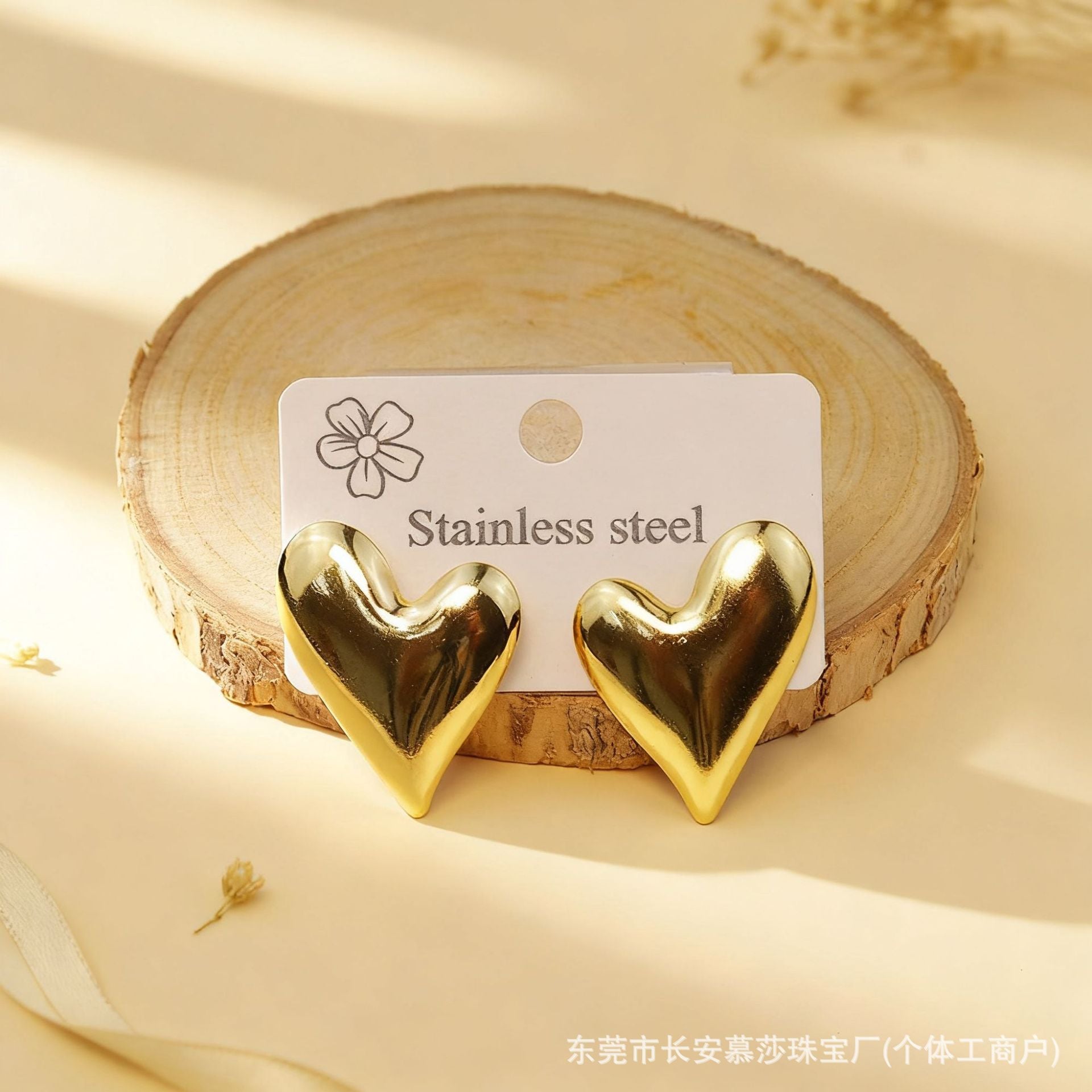 Wholesale Modern Heart Shape Stainless Steel Earrings Trendy Golden Electroplated Earrings for Women Party Wear Jewelry Accessory