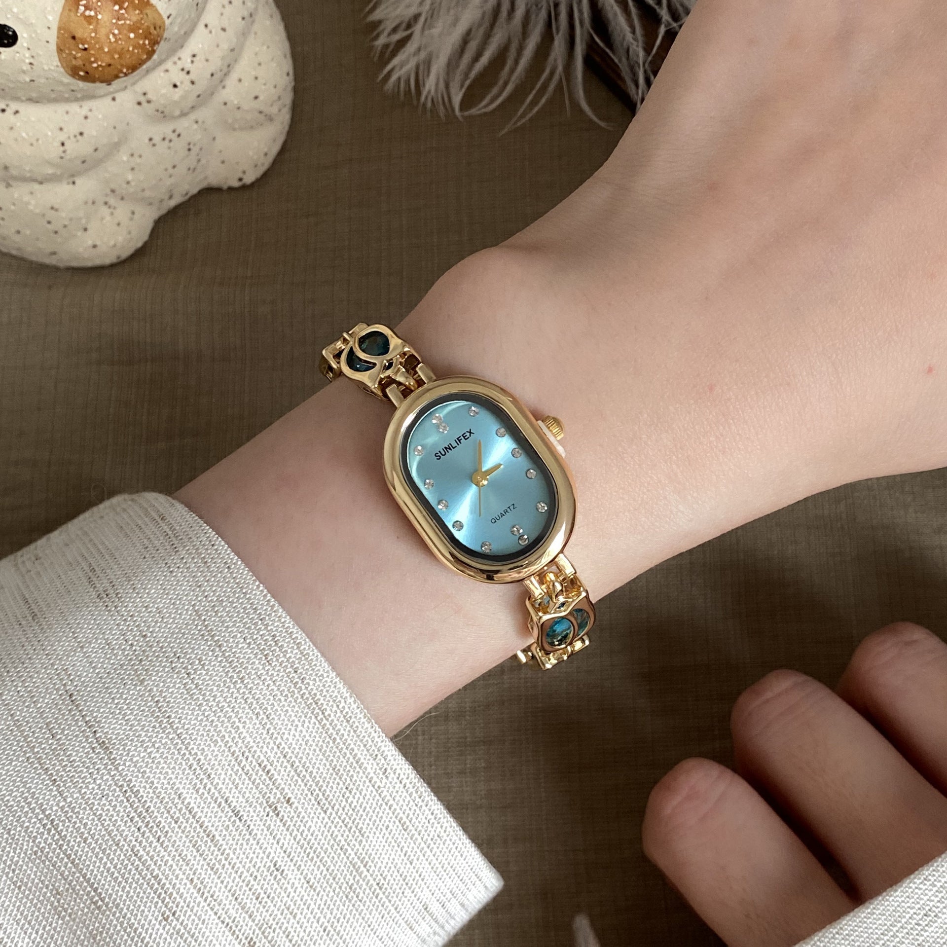 Wholesale Rhinestone Encrusted Oval Tulip Women S Quartz Watch Stylish Everyday Gift