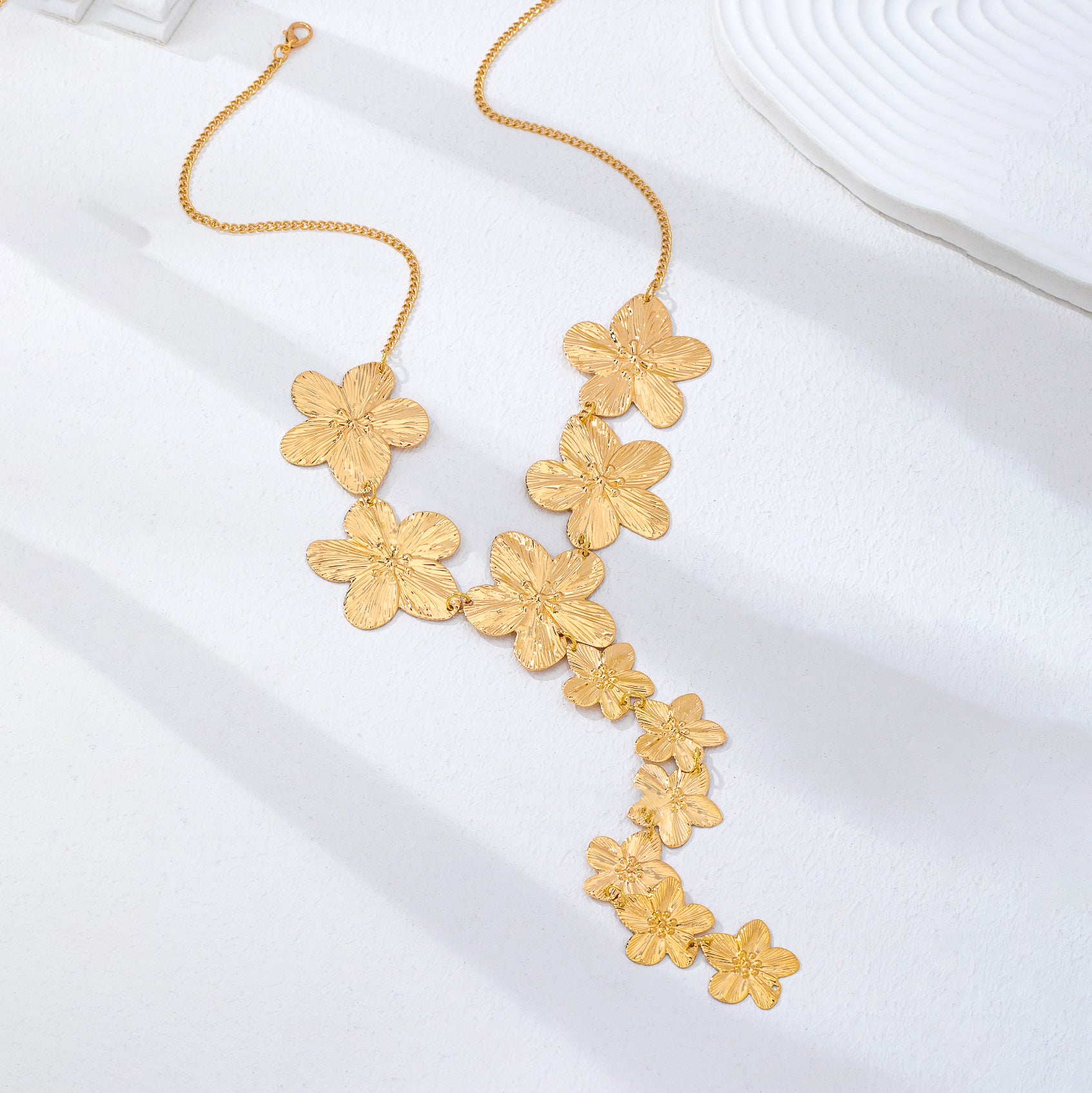 Wholesale Gold Flower Pendant Necklace Fashion Jewelry Accessory Trendy Party Gift Boutique Resale