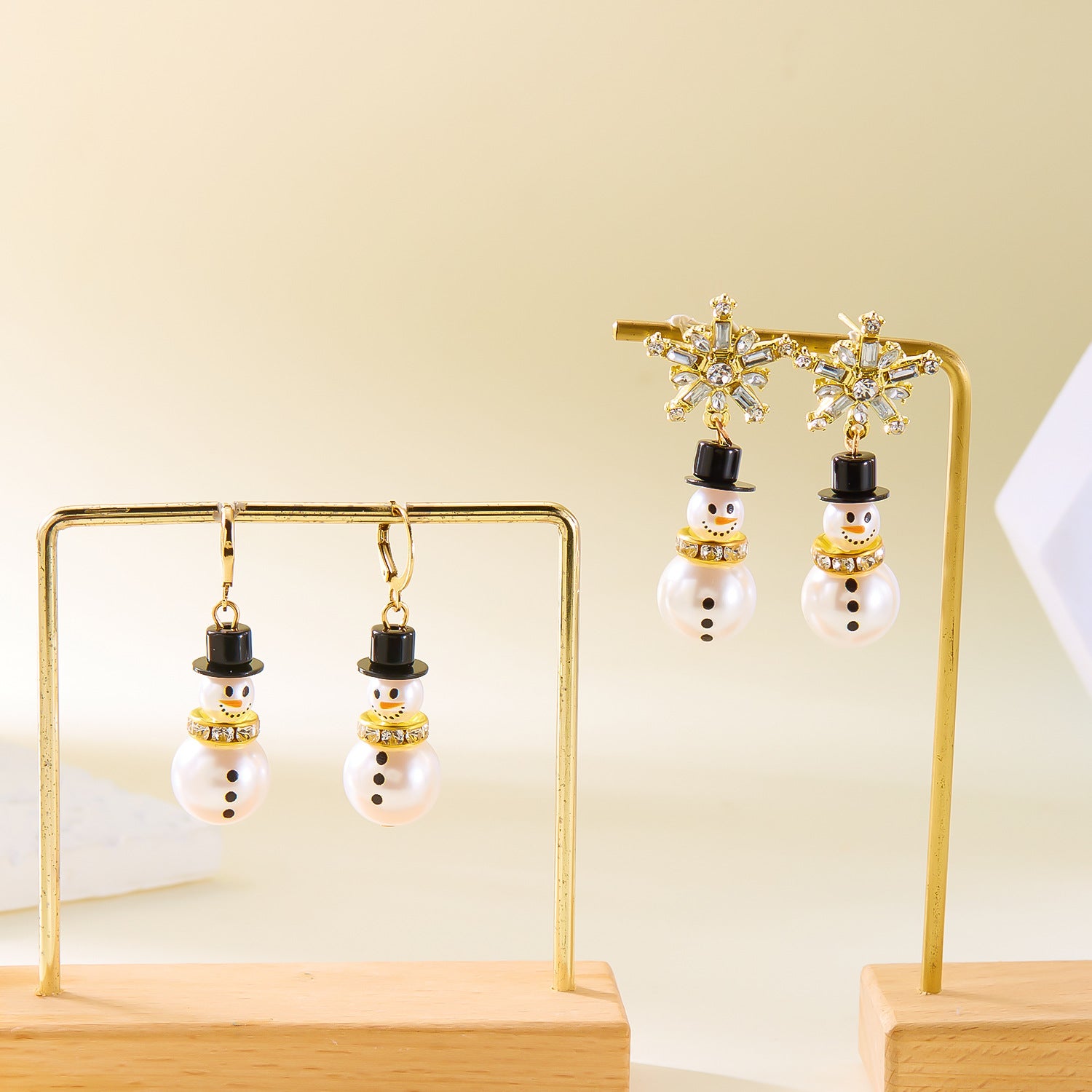 Wholesale Christmas pearl snowman topper snowflake diamond earrings