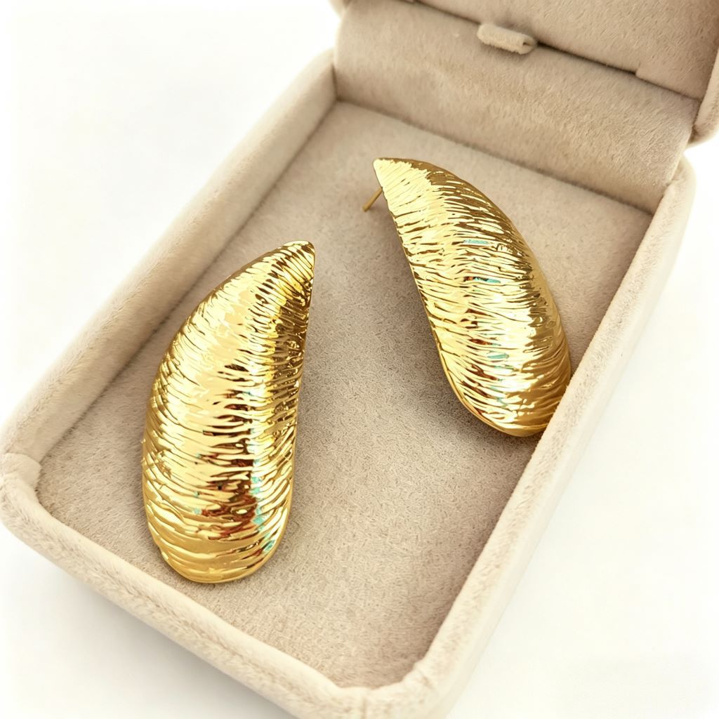 Wholesale Trendy Gold Shell Pattern Earrings Alloy Electroplated Jewelry Accessory