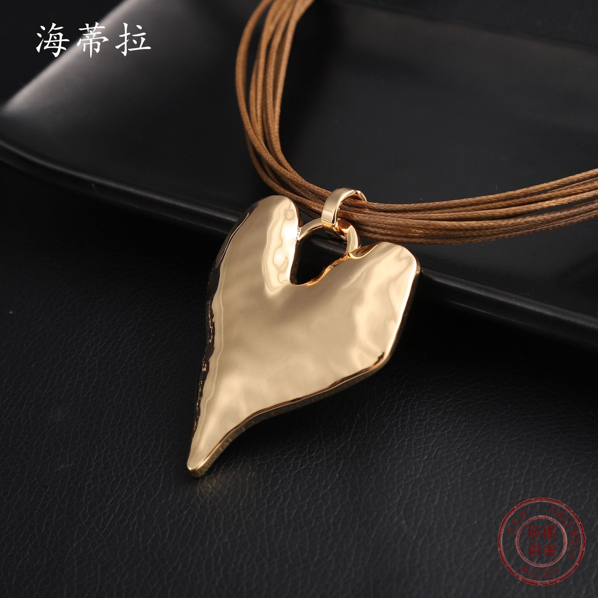 Wholesale golden three-dimensional heart-shaped leather rope pendant irregular heart-shaped necklace