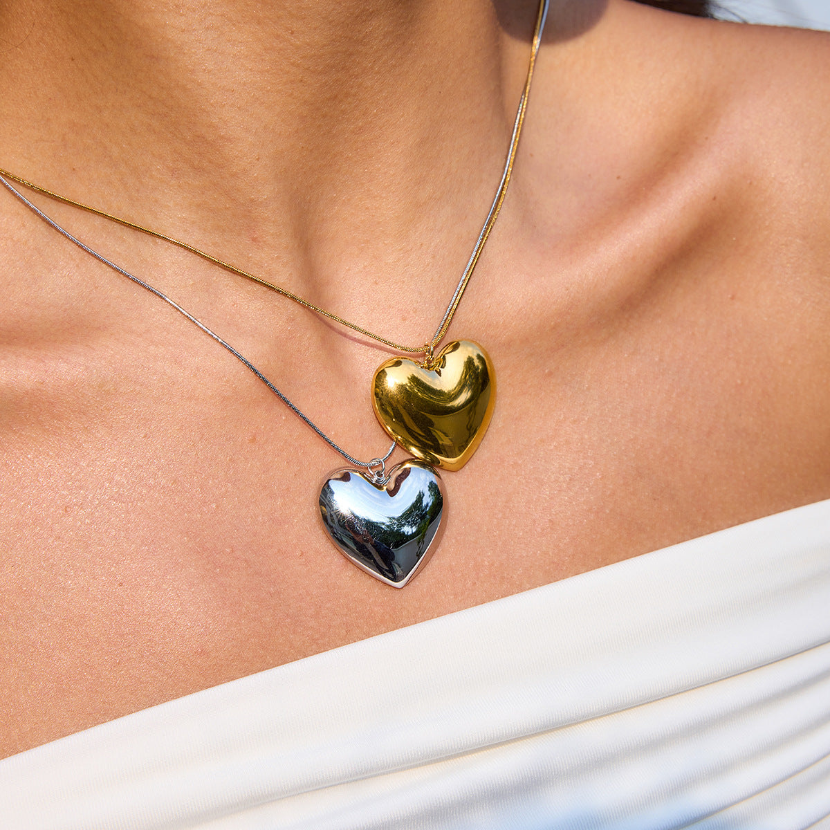 Wholesale 18k gold titanium steel  heart shaped glossy pendant necklace