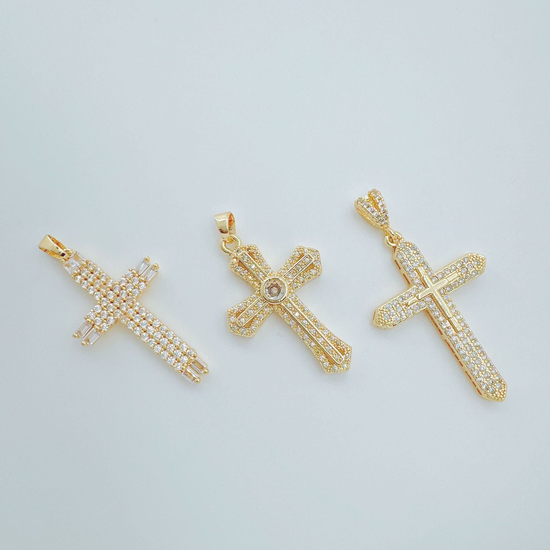 Wholesale Micro-set Gold Plated Cross Pendant Necklace Trendy Jewelry Accessory for Women