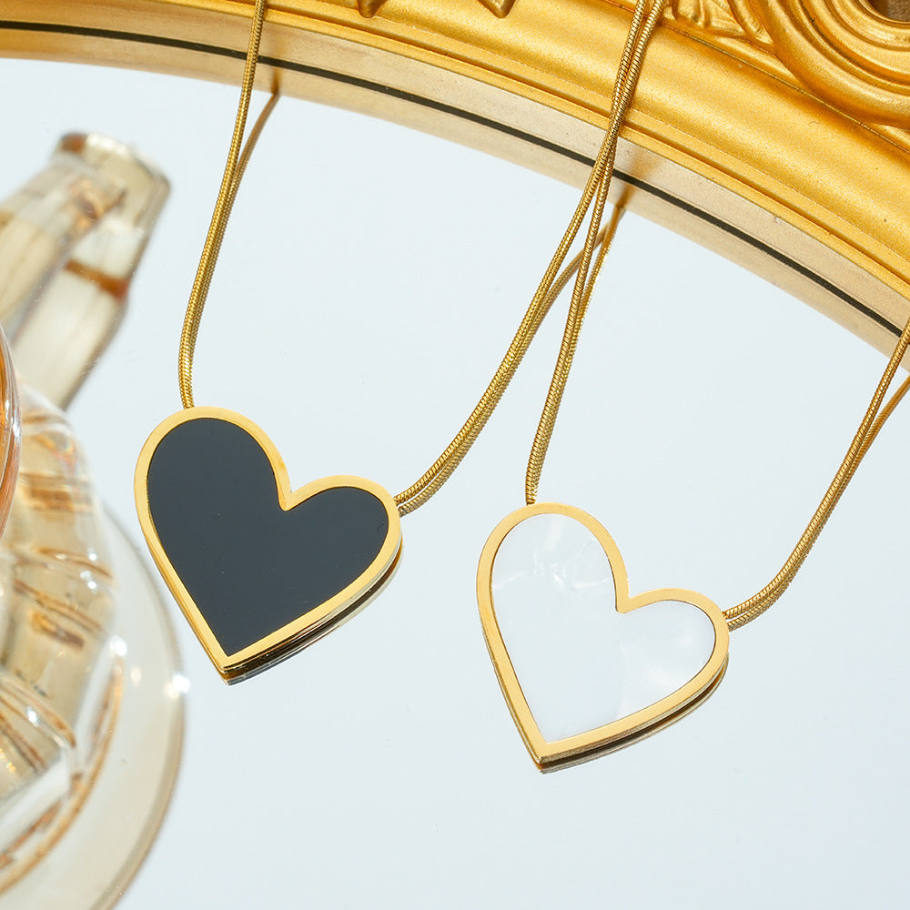 Wholesale Titanium Steel Black Heart Clavicle Chain Necklace Fashion Accessory