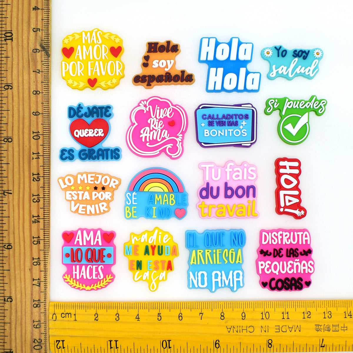 Decorazione casuale all'ingrosso della fibbia della scarpa in gomma morbida PVC serie di frasi spagnole colorate da 100 pezzi