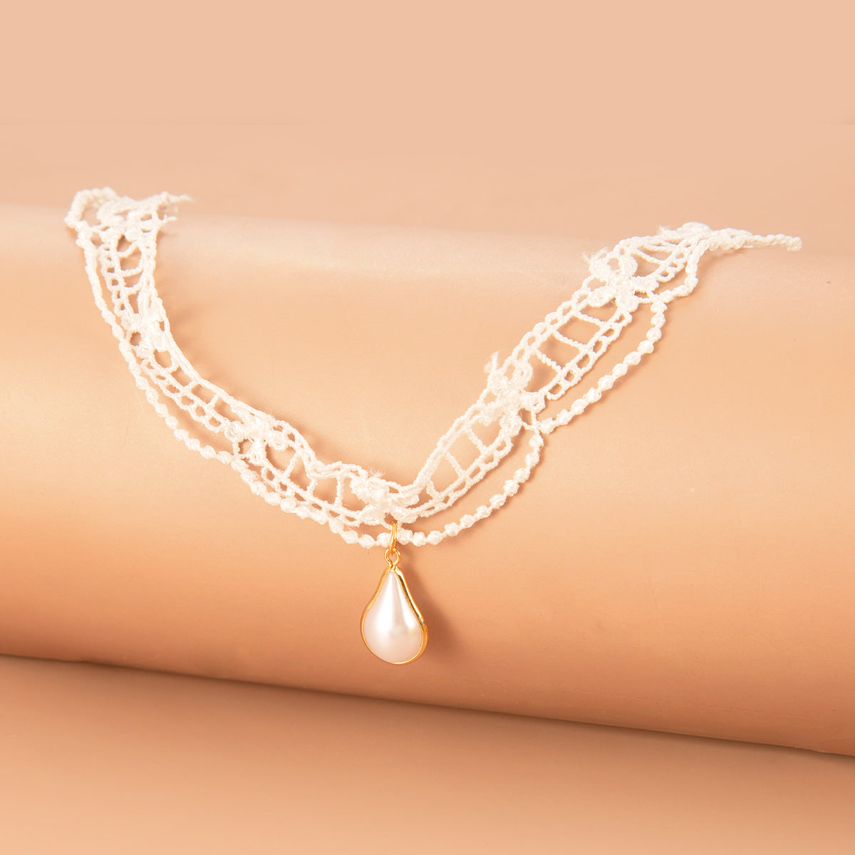 Wholesale Gothic Retro Flannel Choker with Flower Pendant - Vintage Lace Women' s Necklace - Stylish Boutique Jewelry