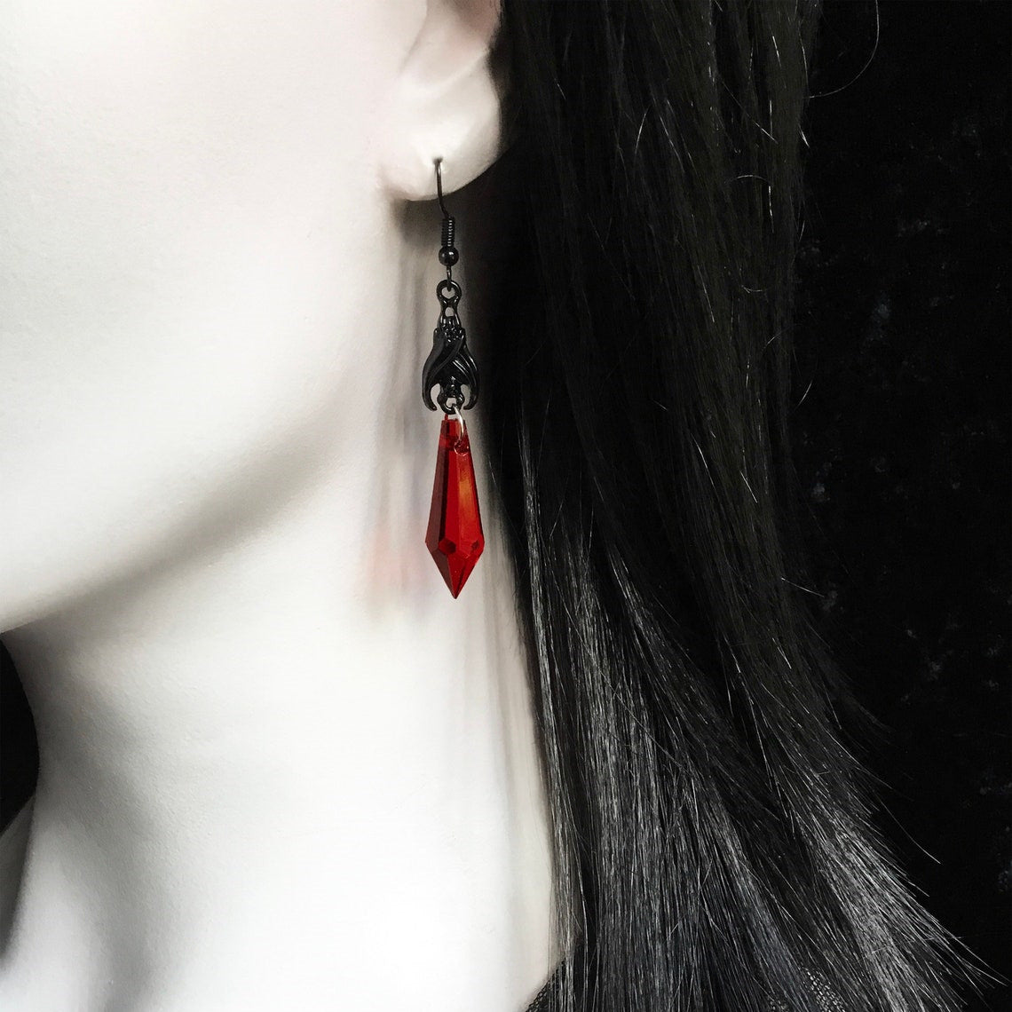 Wholesale Red and Black Gemstone Pendant Earrings Dark Black Bat Decoration Alloy Earrings ACC-ES-AnMing002