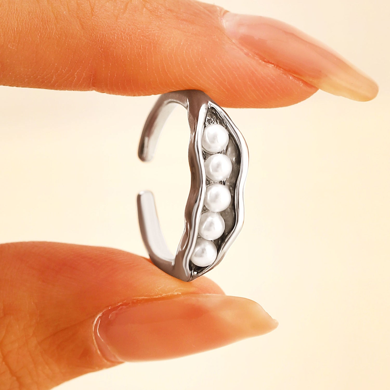 Wholesale open pod-shaped inlaid  pearl ring