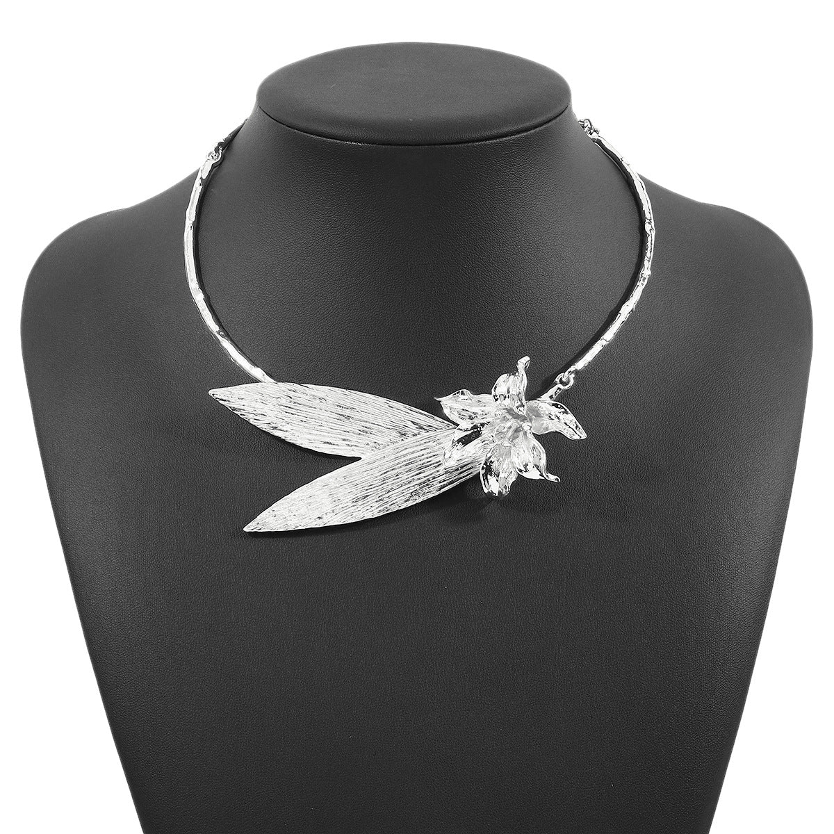 Wholesale Leaf Flower Alloy Necklace Heavy Exaggerated Design Clavicle Chain Necklace