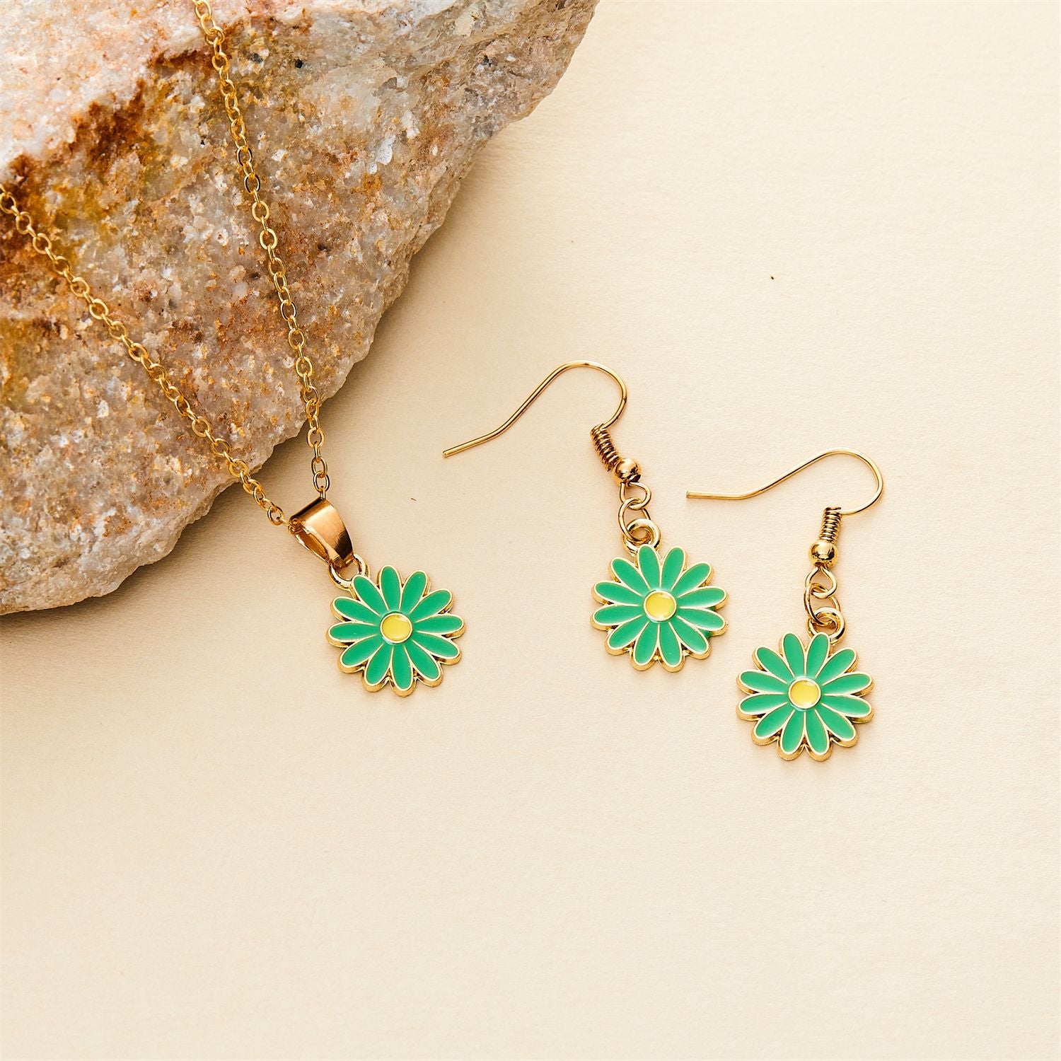 Wholesale Small Daisy Pendant Oil Drop Alloy Necklaces ACC-NE-RongYan003