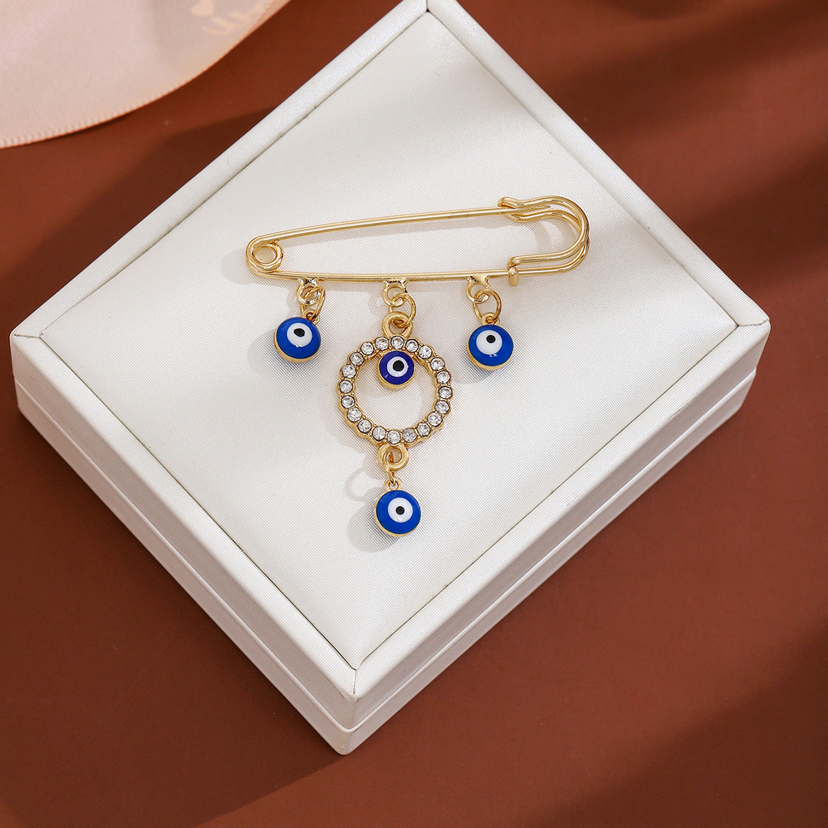 Wholesale Diamond-encrusted Devil' s Eye Tassel Brooch