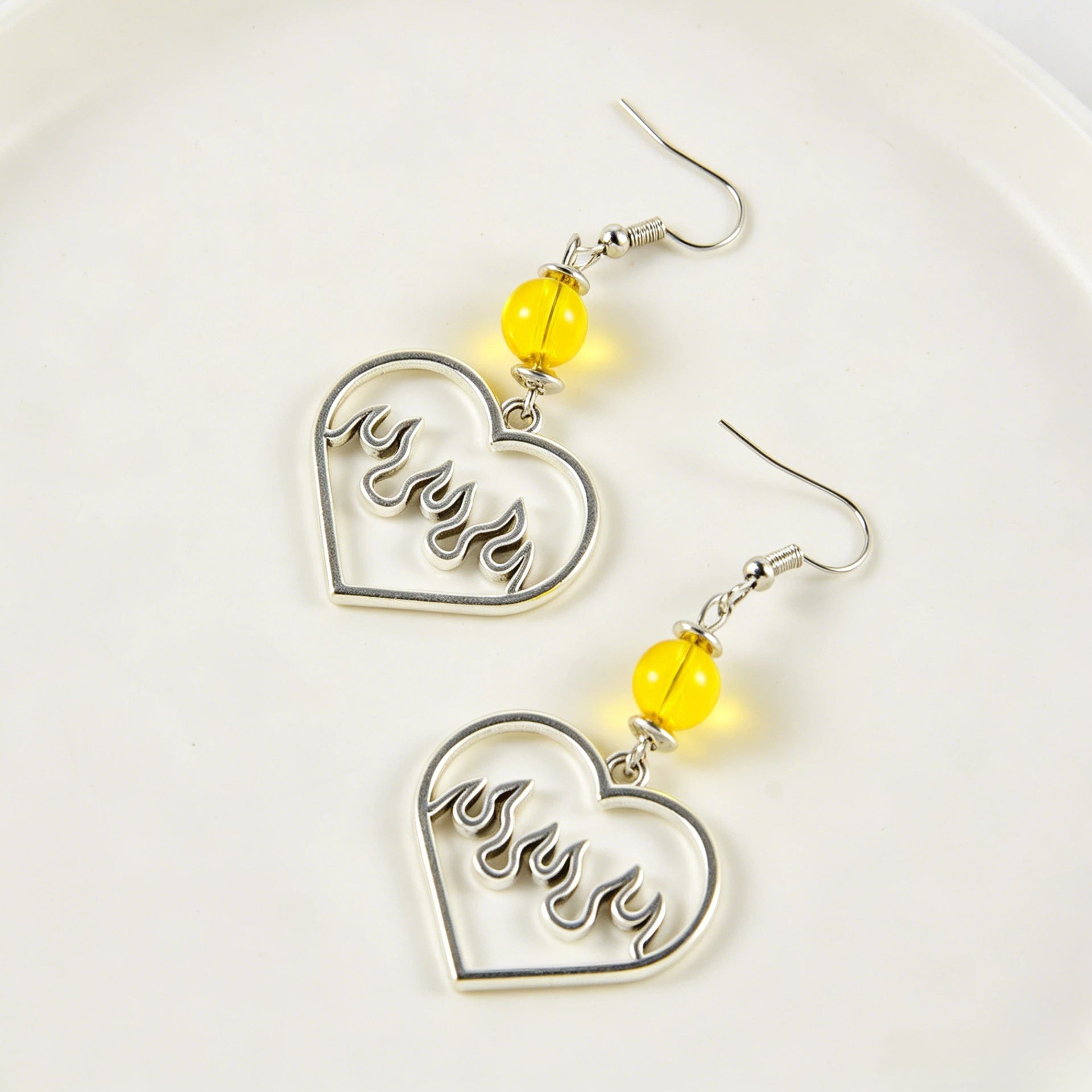 Wholesale Cross-Border Retro Hollow Flame Heart Pendant Earrings for Women,  High-End European and American Style,  Exaggerated Heart-Shaped Earrings,  Trendy and Unique