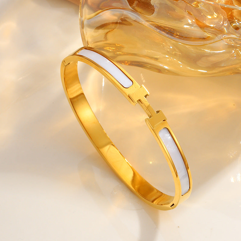 Wholesale Light Luxury Shell Bracelet - Trendy Jewelry Accessory for Everyday Wear or Boutique Resale