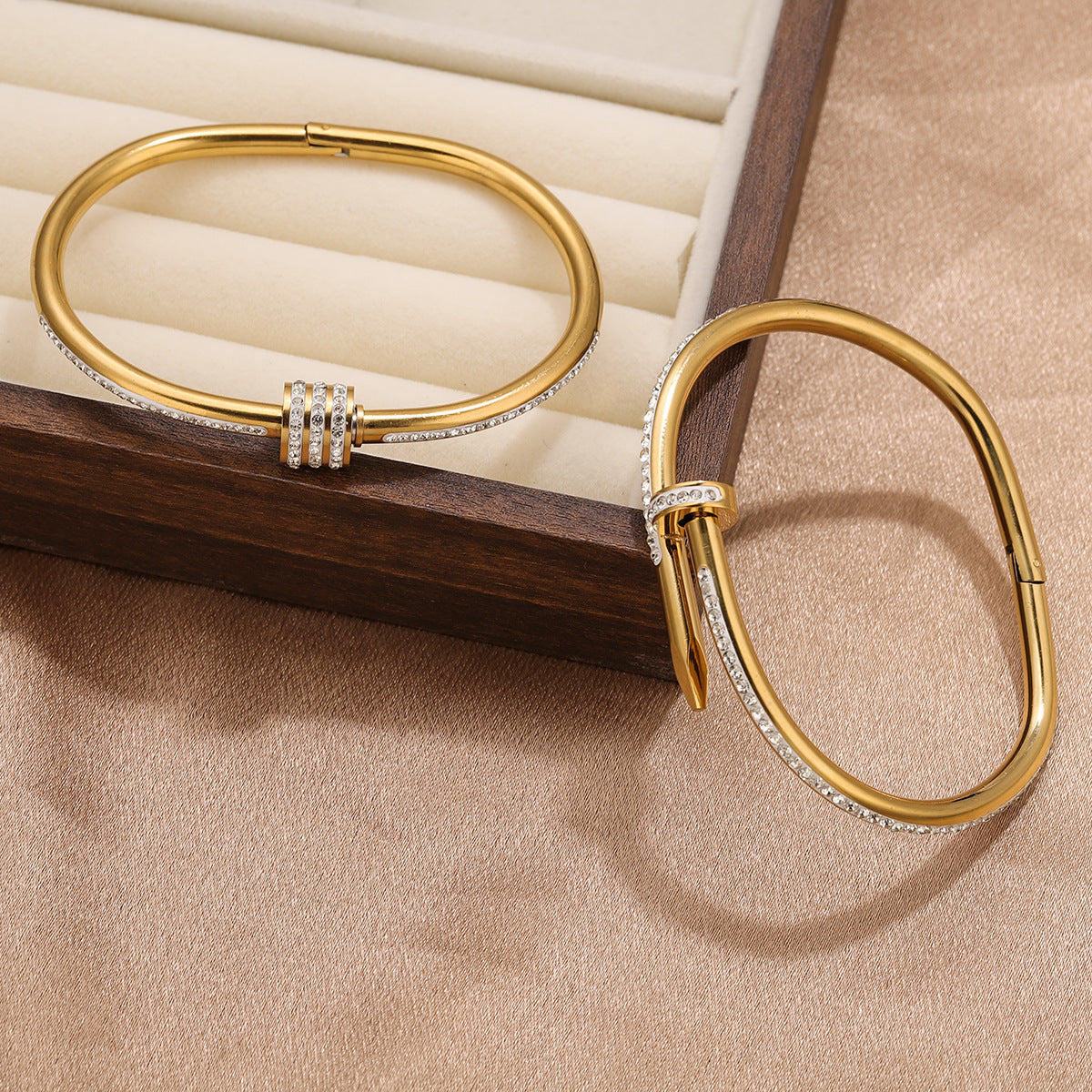 Wholesale Light Luxury  Bracelet for Women 18K Titanium Steel Color Retention