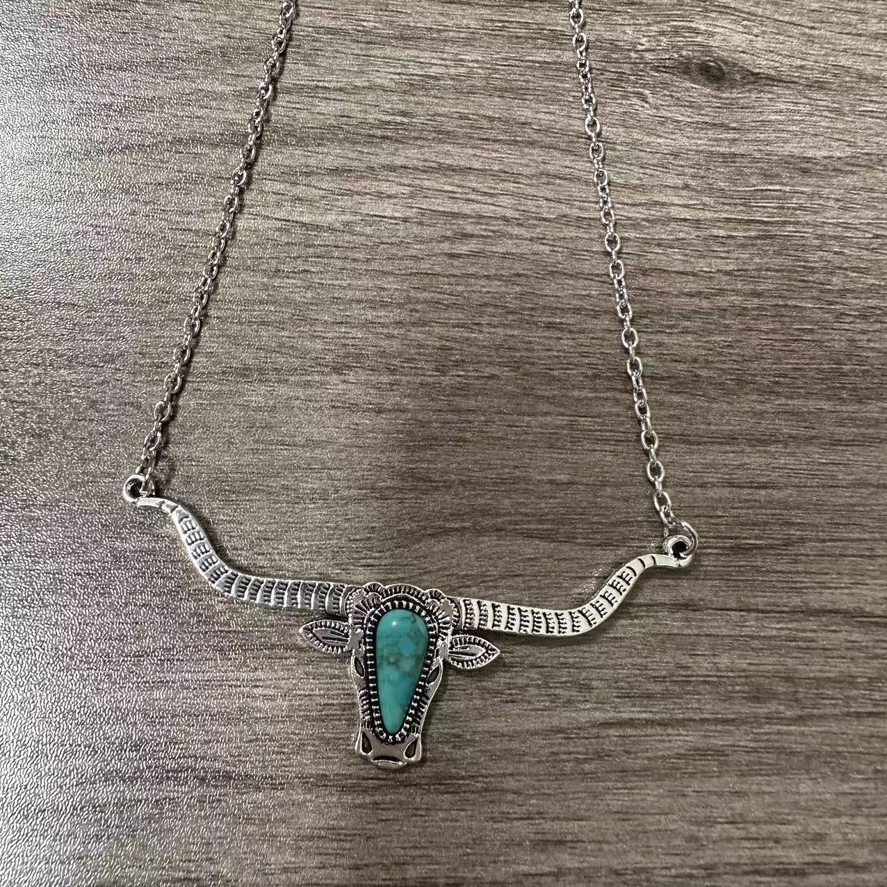 Wholesale Vintage longhorn bull head necklace inlaid with turquoise