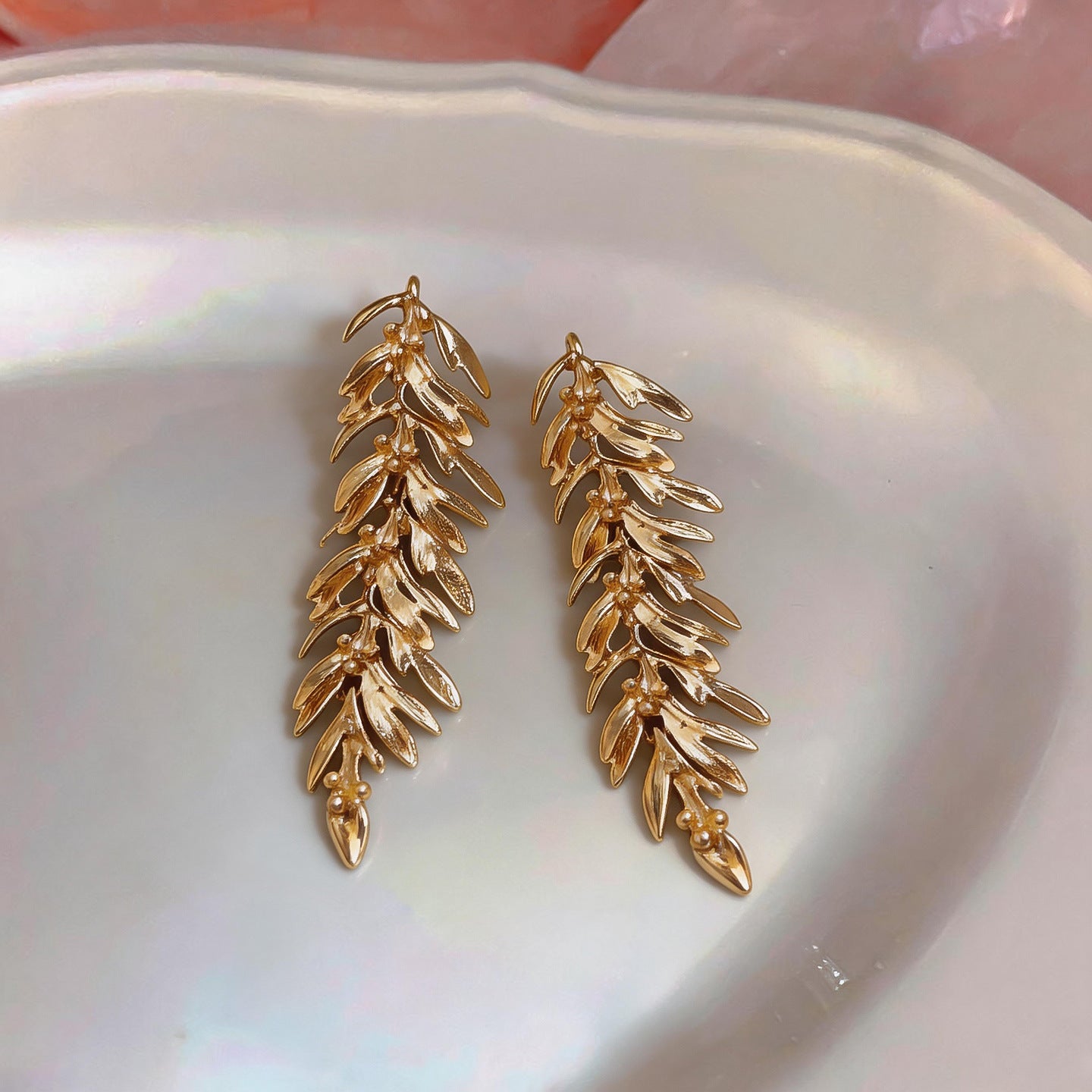 Wholesale Leaf Feather Tassel Earrings Vintage Metal Style Fashion Accessory for Party Wear