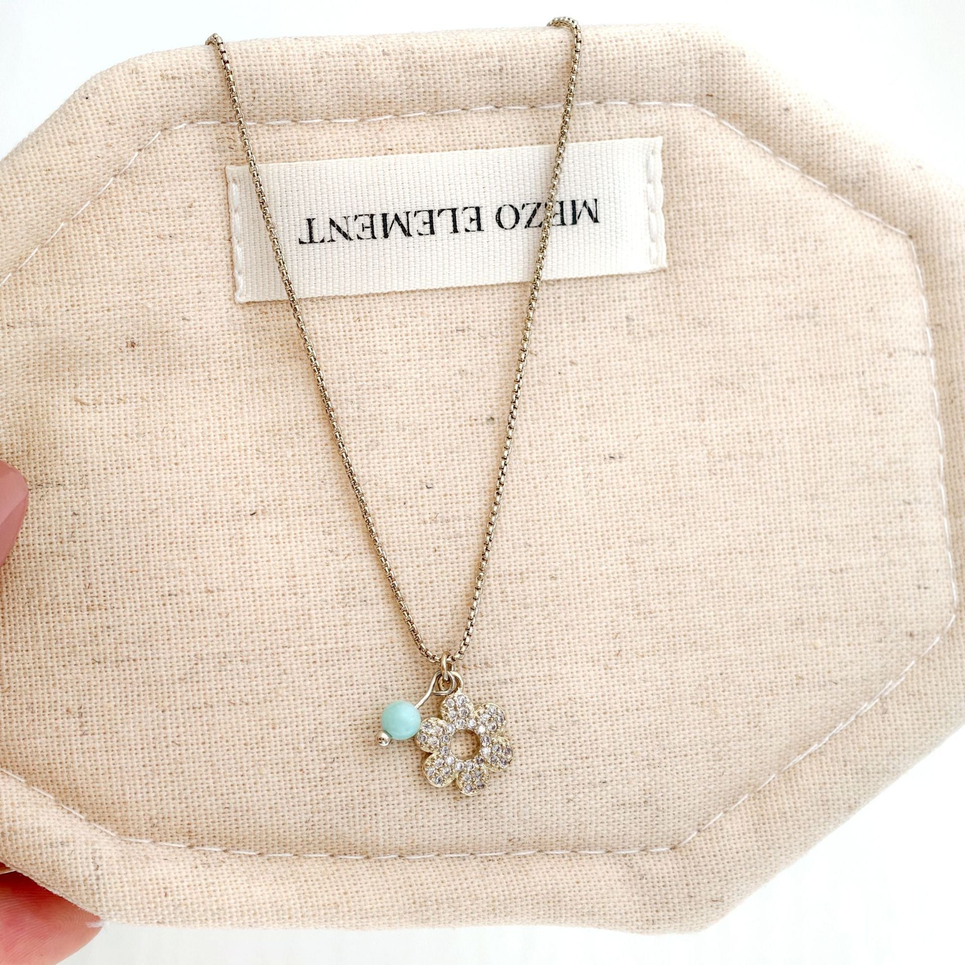 Wholesale Copper Brass Electroplated Rhinestone Flower Pendant Necklace Trendy Fashion Jewelry