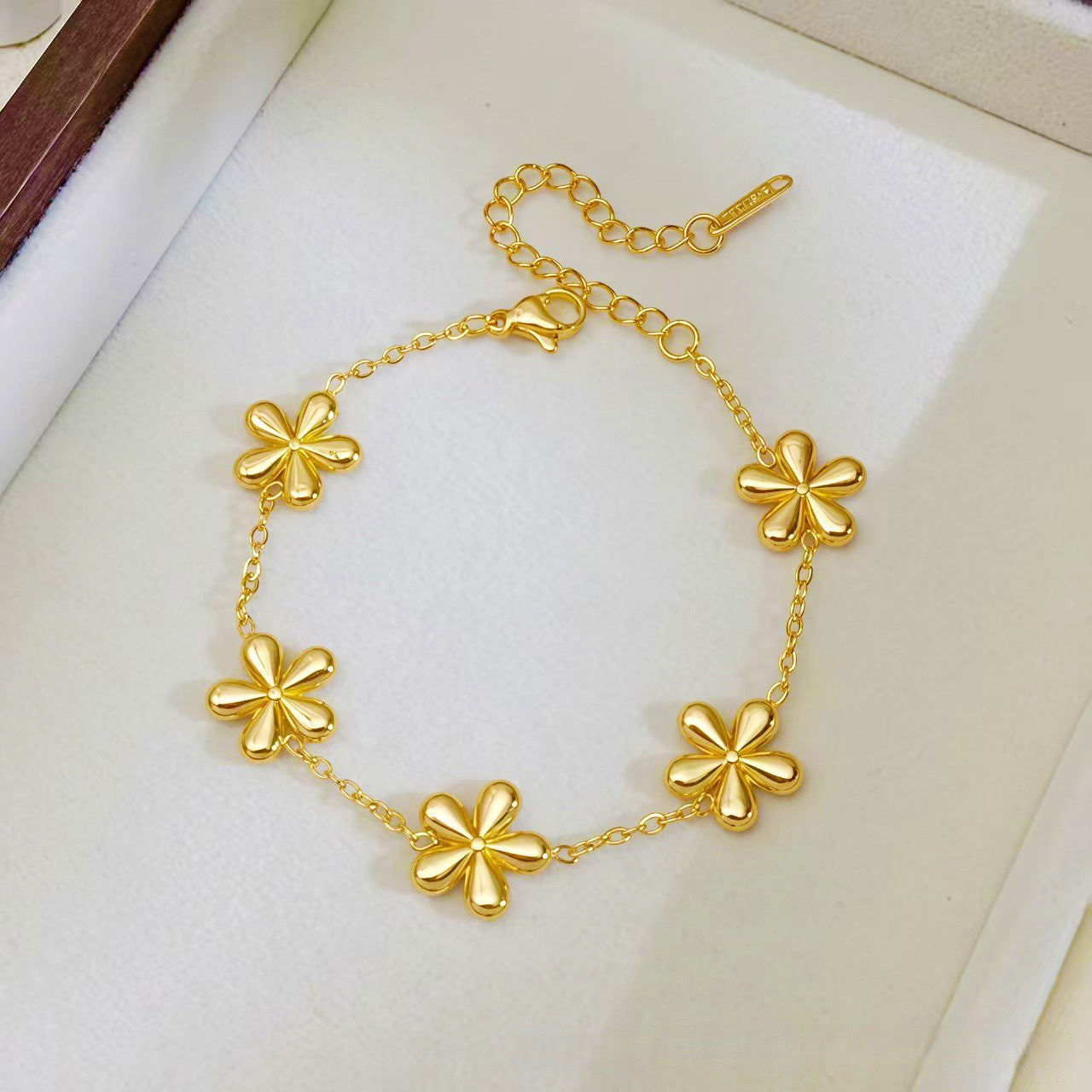 Wholesale Titanium Steel Light Luxury  Versatile Flower and Heart Bracelet