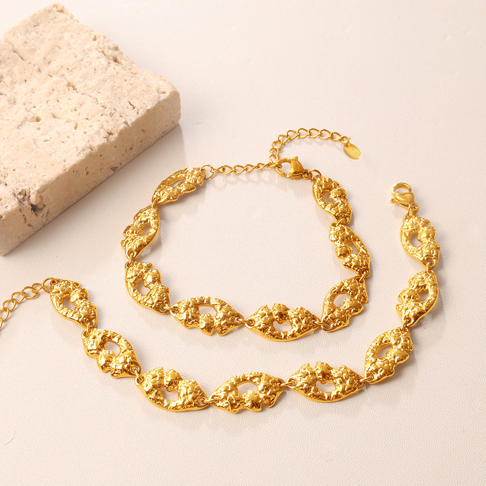 Wholesale Gold-Textured Openwork Hand Jewelry with a Vintage Aesthetic