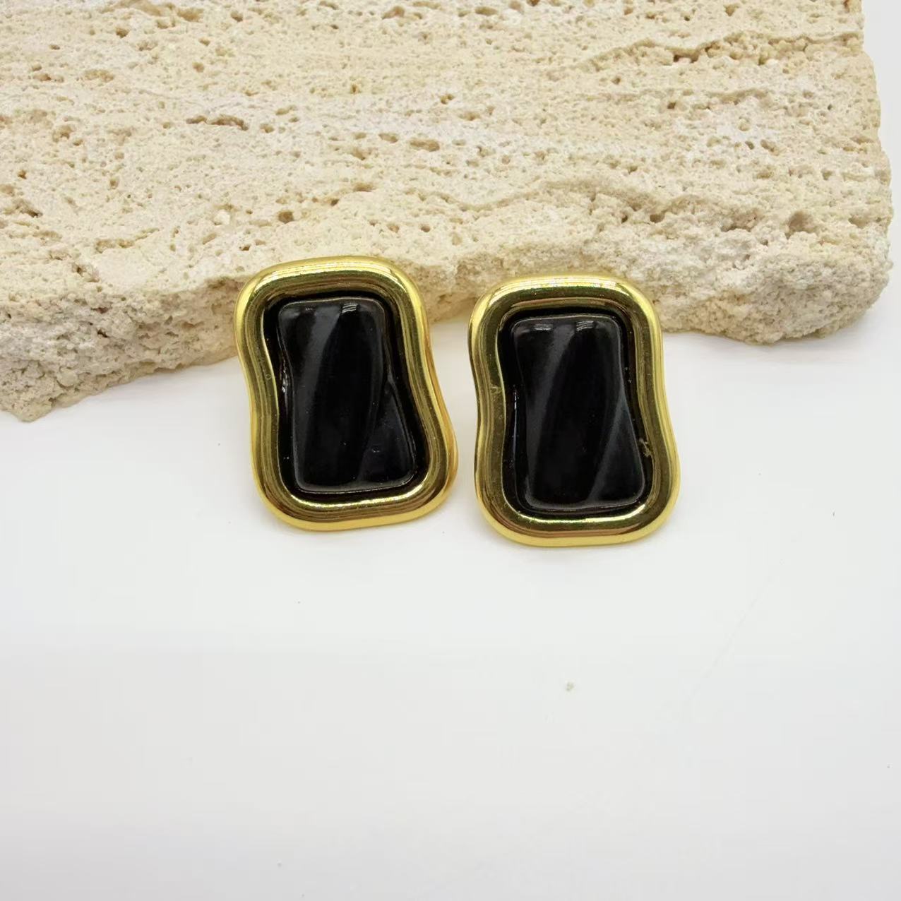 Wholesale Retro Irregular Design Earrings,  Electroplated Resin,  Party Jewelry Accessory