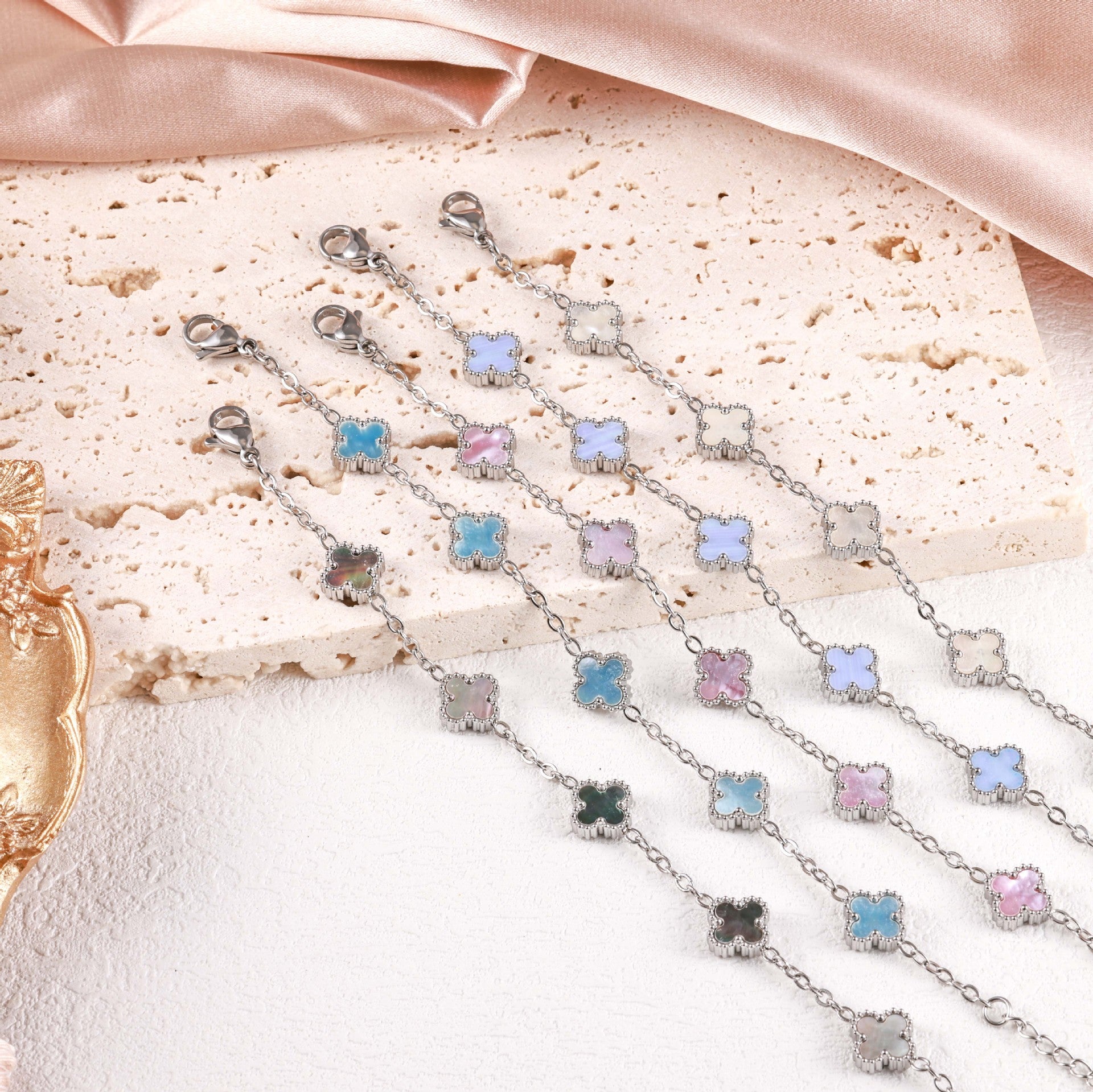 Wholesale Stainless Steel Four-Leaf Clover Bracelet with Mother-of-Pearl and Turquoise,  Trendy Jewelry Accessory for Women