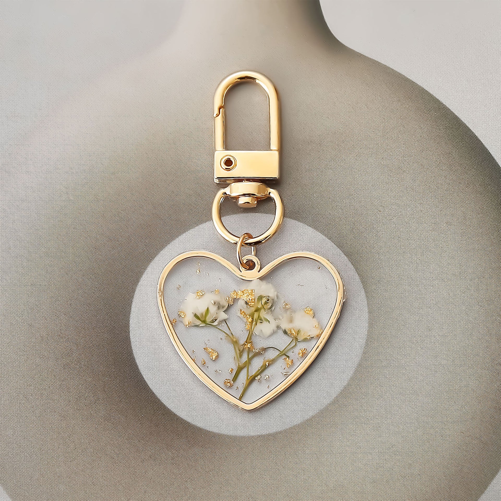 Wholesale Dried flower glue geometric heart keychains