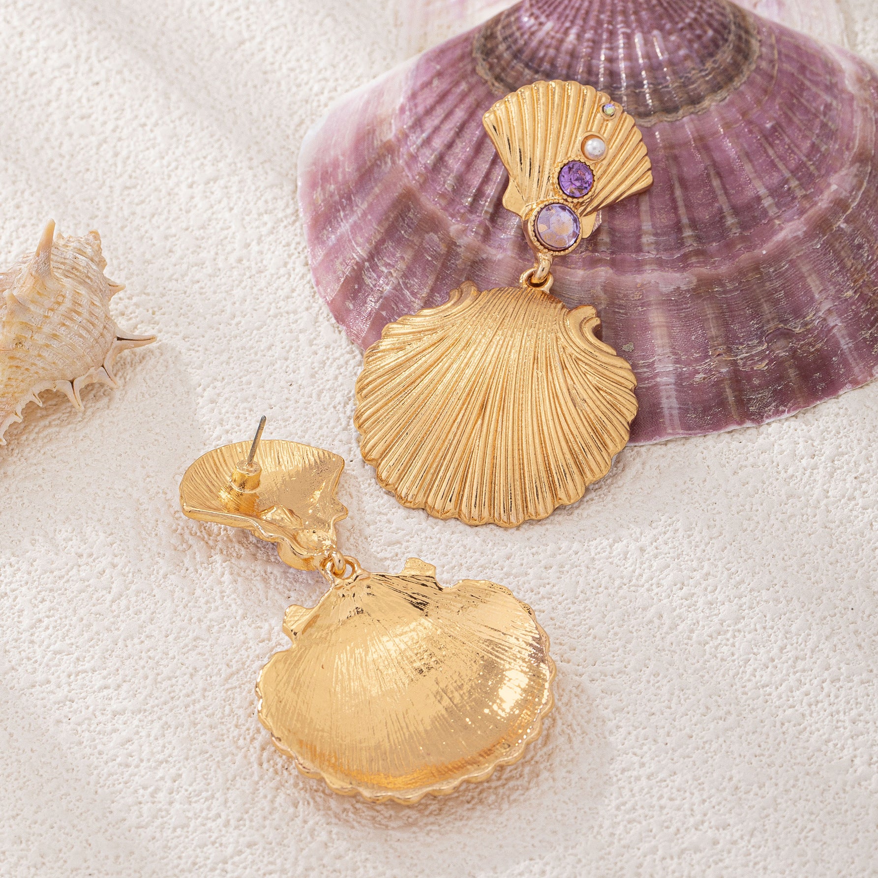 Wholesale Trendy Vacation Style Purple Pearl Shell Gold Tone Earrings Zinc Alloy Fashion Accessory For Women Boutique Resale