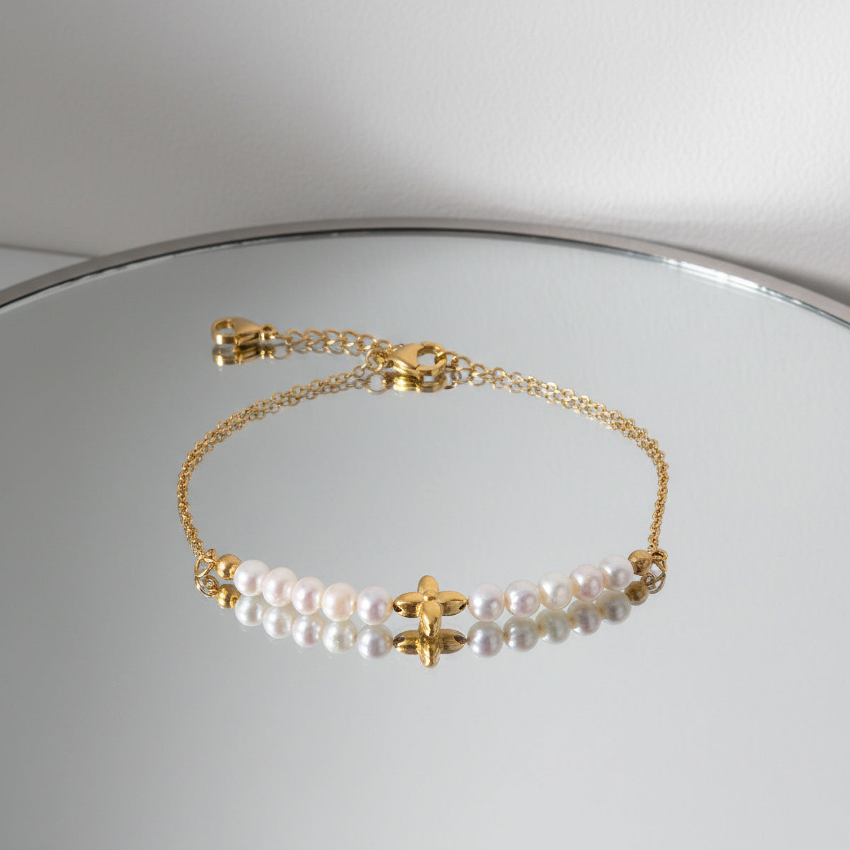 Wholesale Light Luxury Four Leaf Flower Freshwater Pearl Stainless Steel Bracelet Jewelry Accessory
