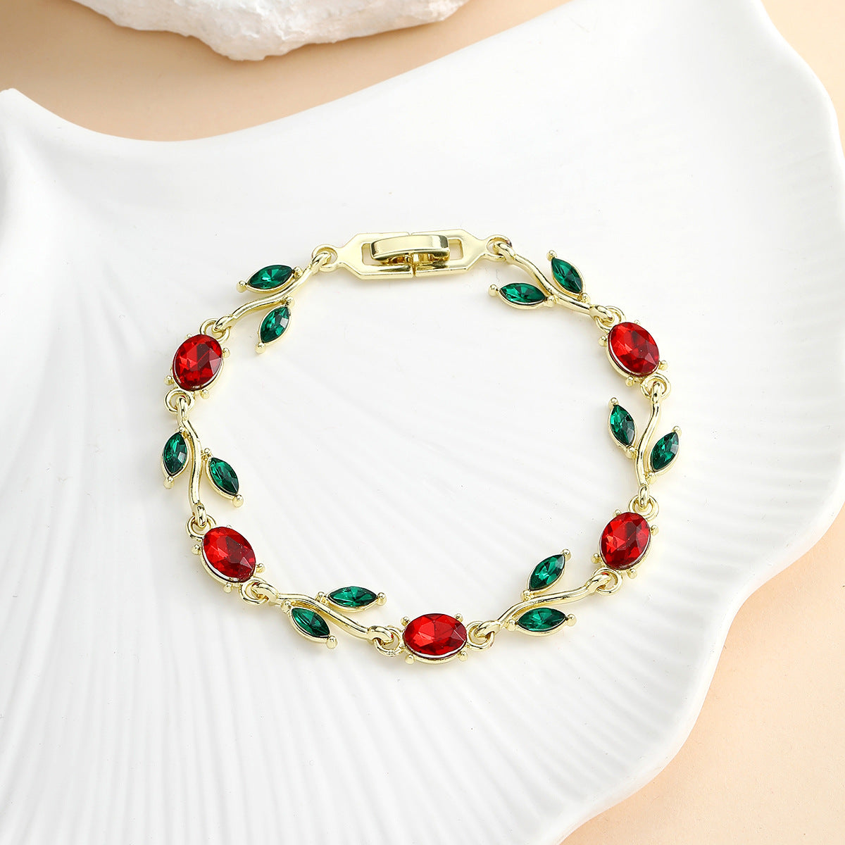 Wholesale Trendy Floral Leaf Bracelet - Zinc Alloy Fashion Accessory for Couples