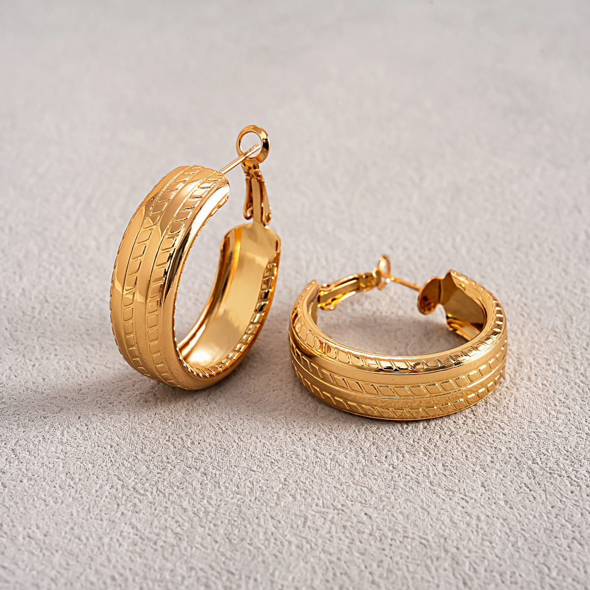 Wholesale Geometric Metal Earrings For Women Silver Pin Gold Fold Wrinkle Design Fashion Jewelry Accessory For Party Gift Boutique Resale