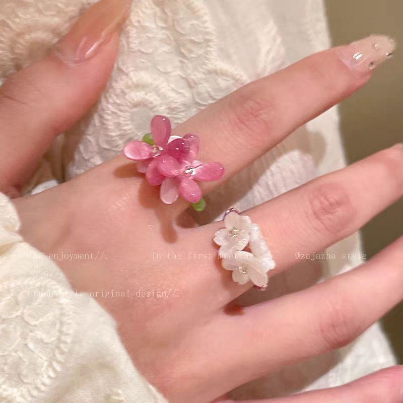 Wholesale Acrylic Flower Ring in Violet Purple - Fashion Accessory for Women,  Cute Stackable Ring,  Boutique Resale Jewelry