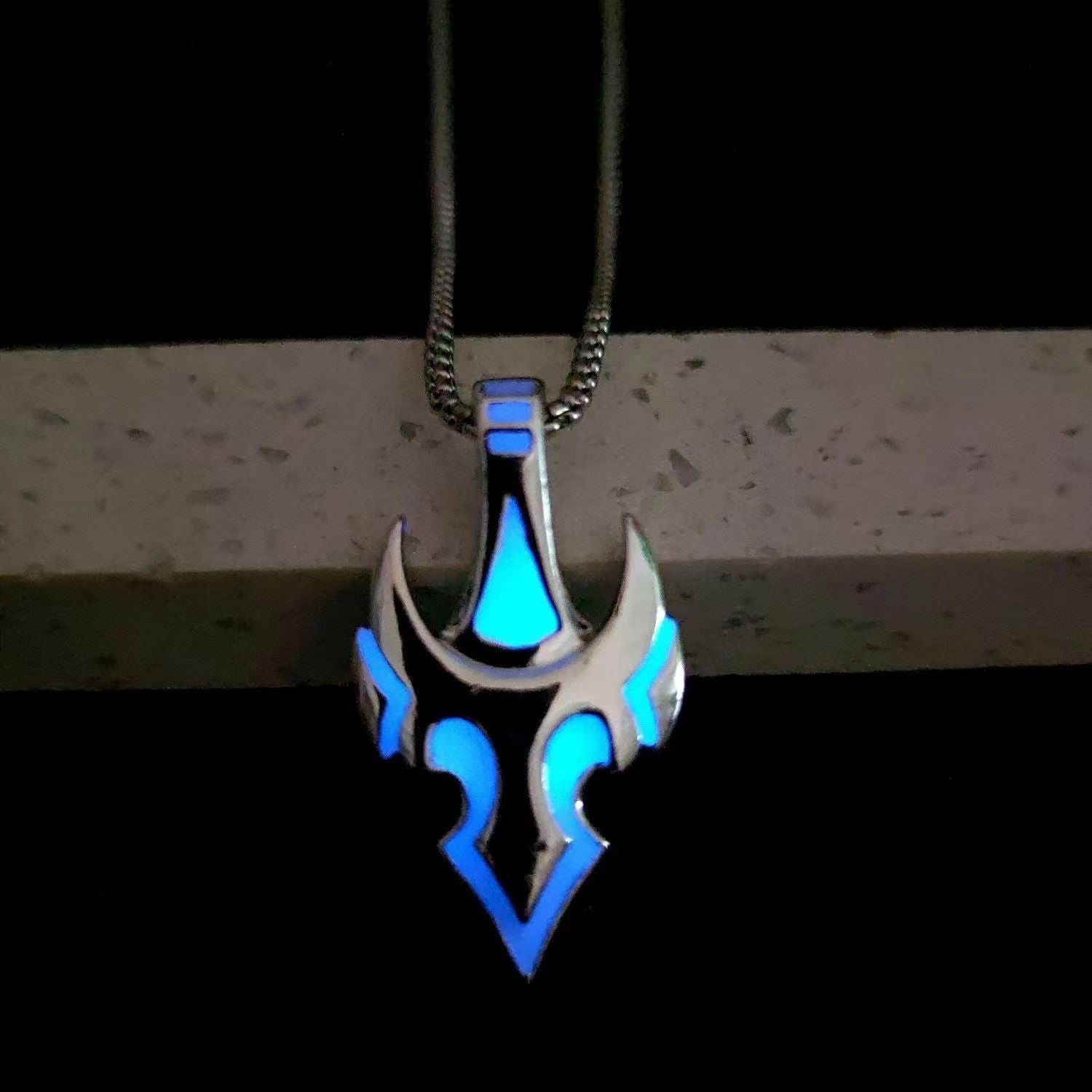 Wholesale Domineering shaped flame Dragon Sword luminous necklace