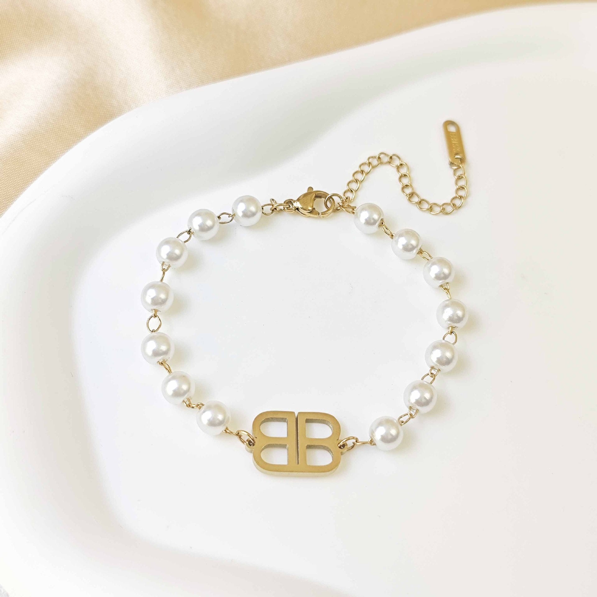 Wholesale Korean Style Golden Pearl Titanium Steel Bracelet Stylish Fashion Jewelry Accessory Boutique Resale