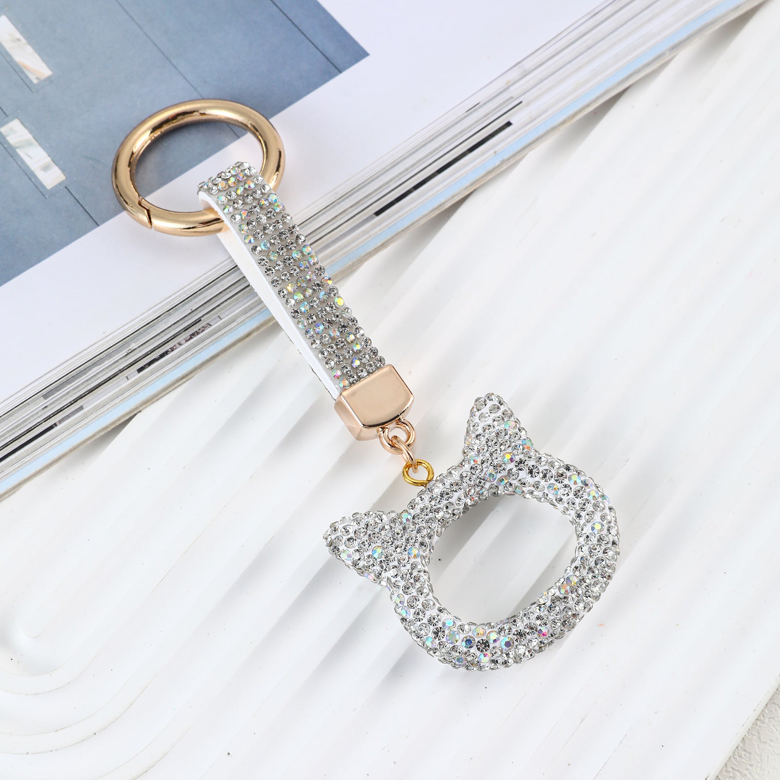 Wholesale hollowed-out cat head keychain